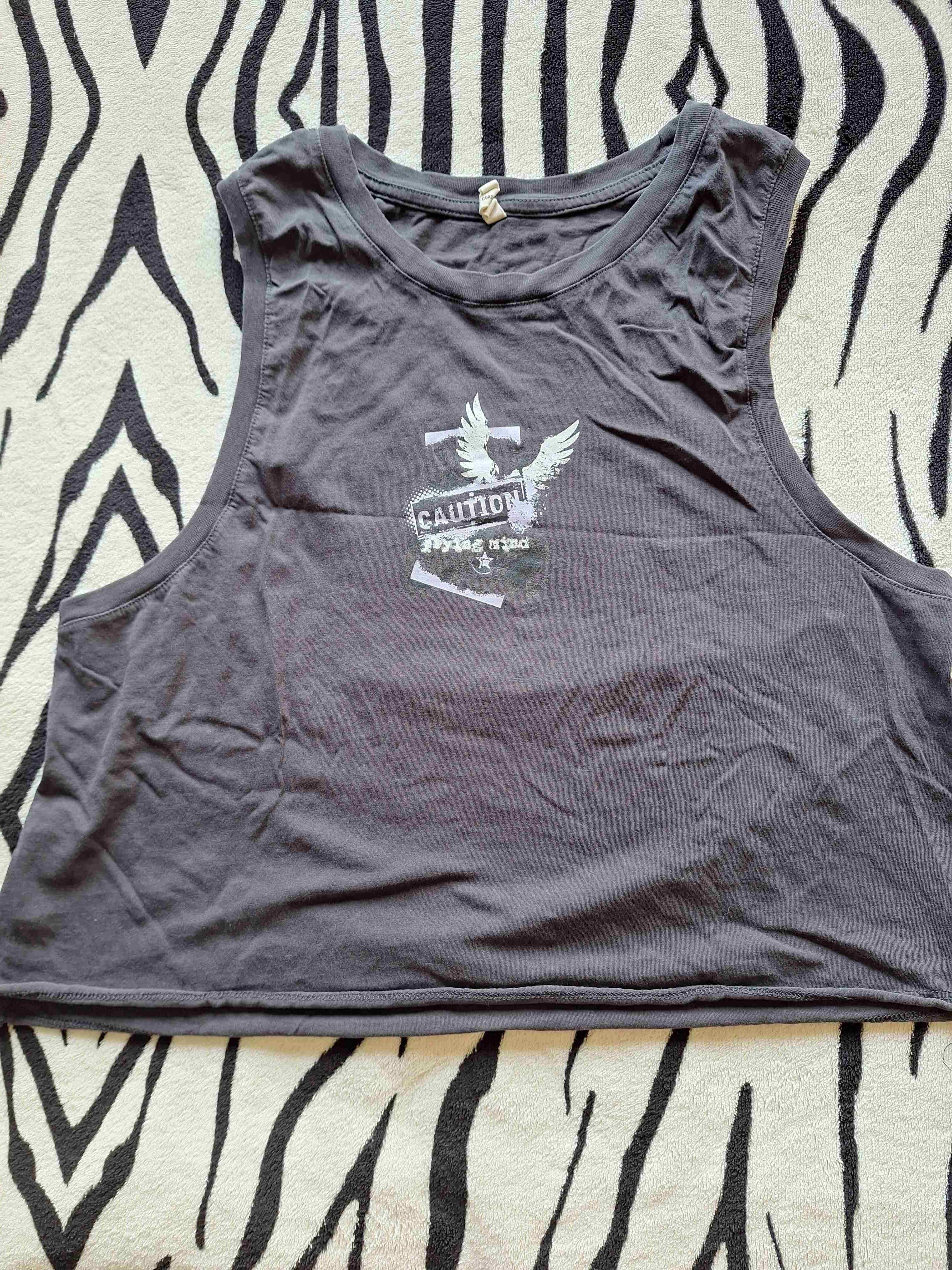 Polera sin mangas gris