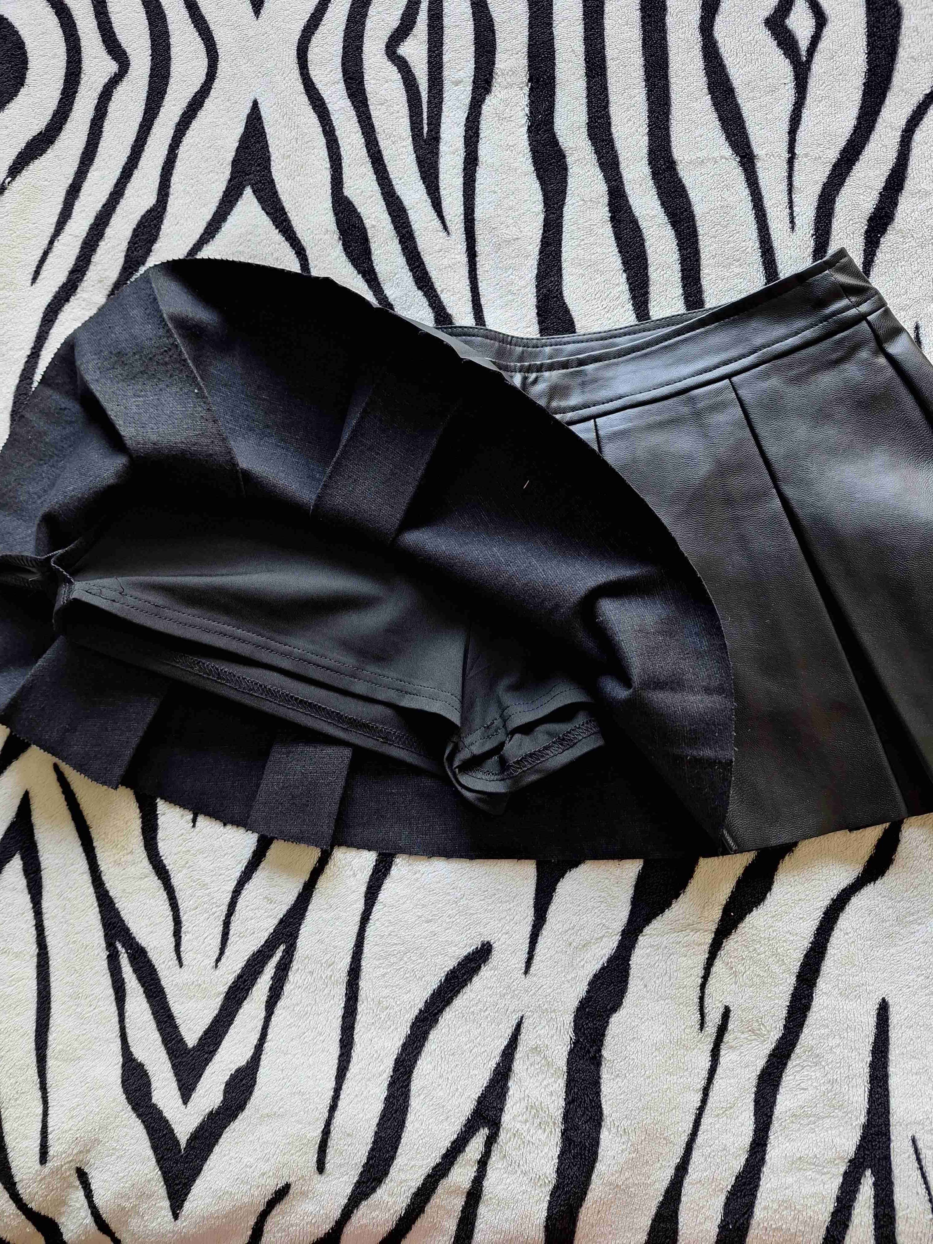 Falda mini negra plisada - 2