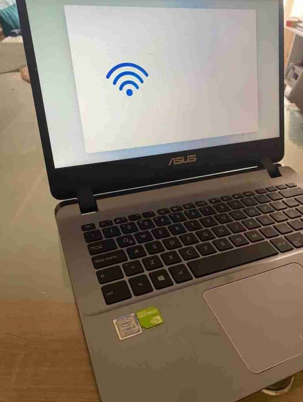 Laptop ASUS usada buen estado - miniatura 3