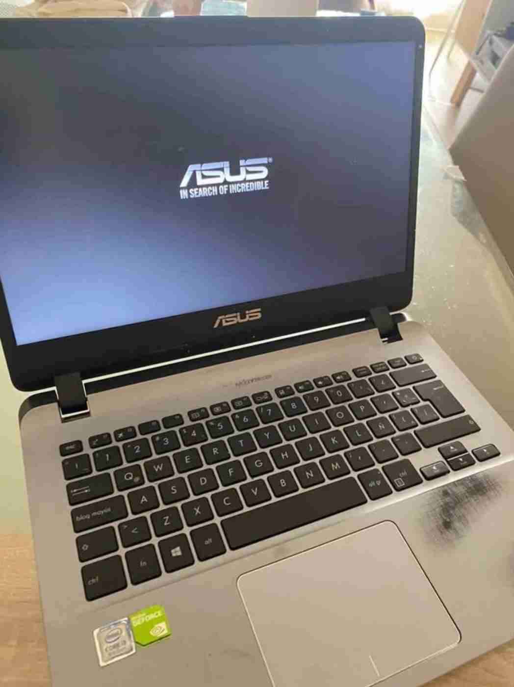 Laptop ASUS usada buen estado - miniatura 4