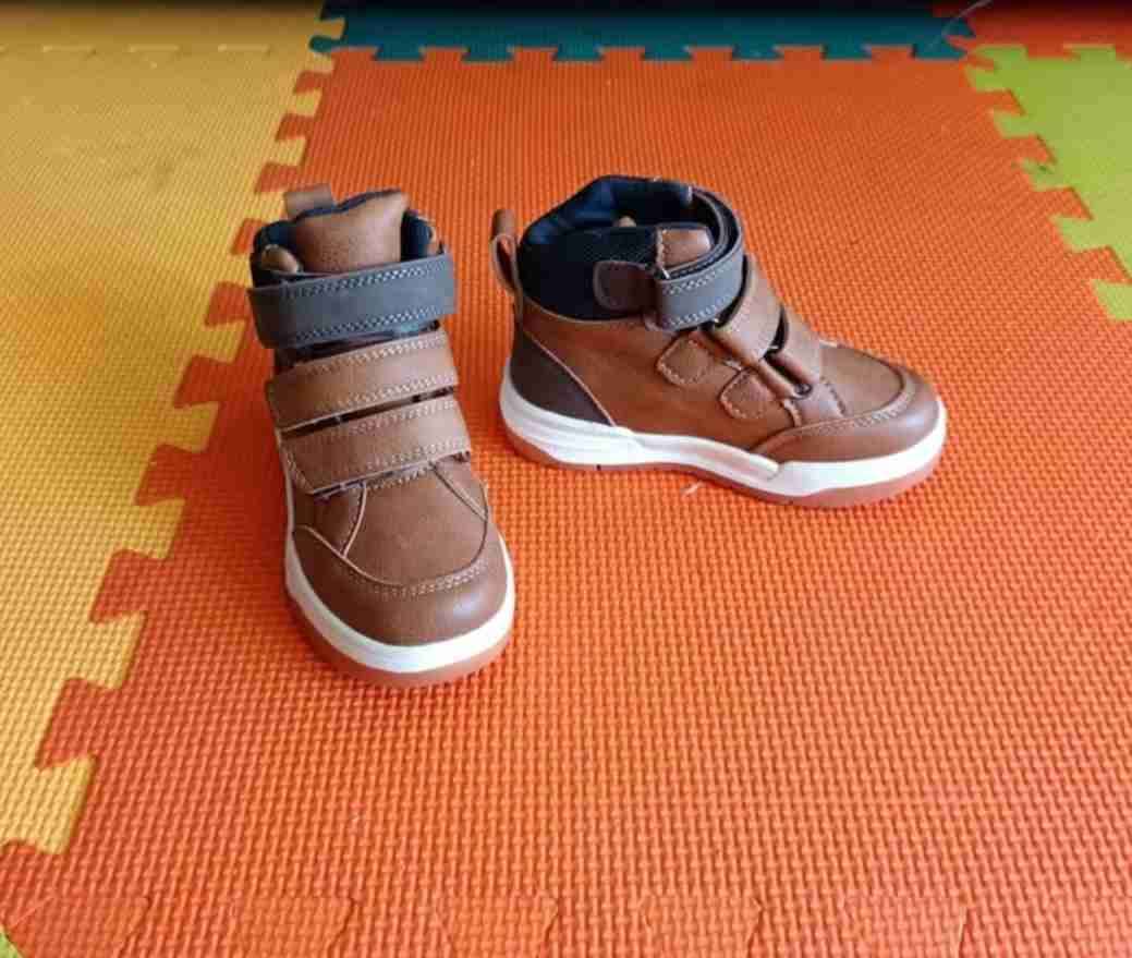 Botines marrones de niño
