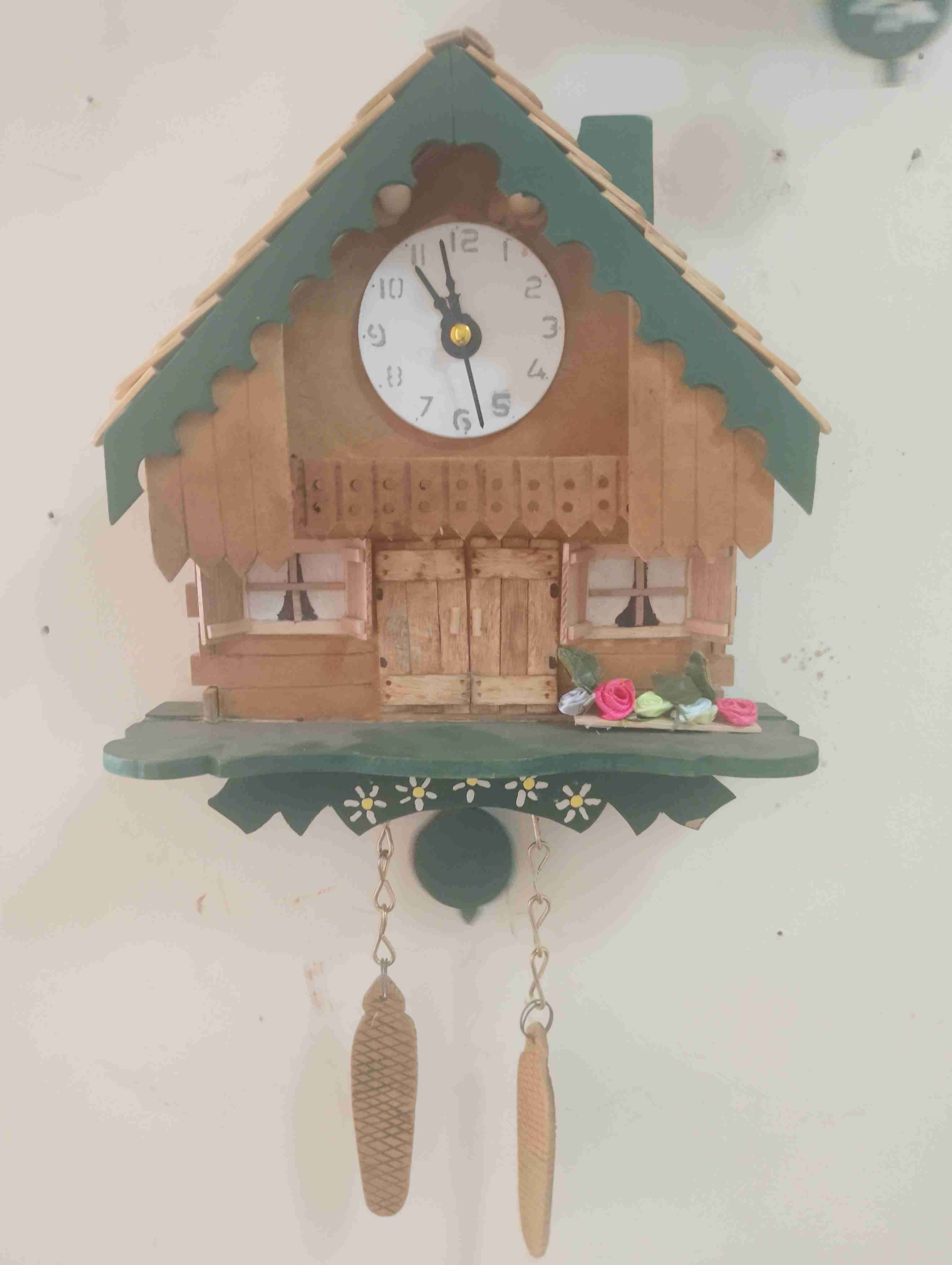 Reloj de pared estilo chalet suizo