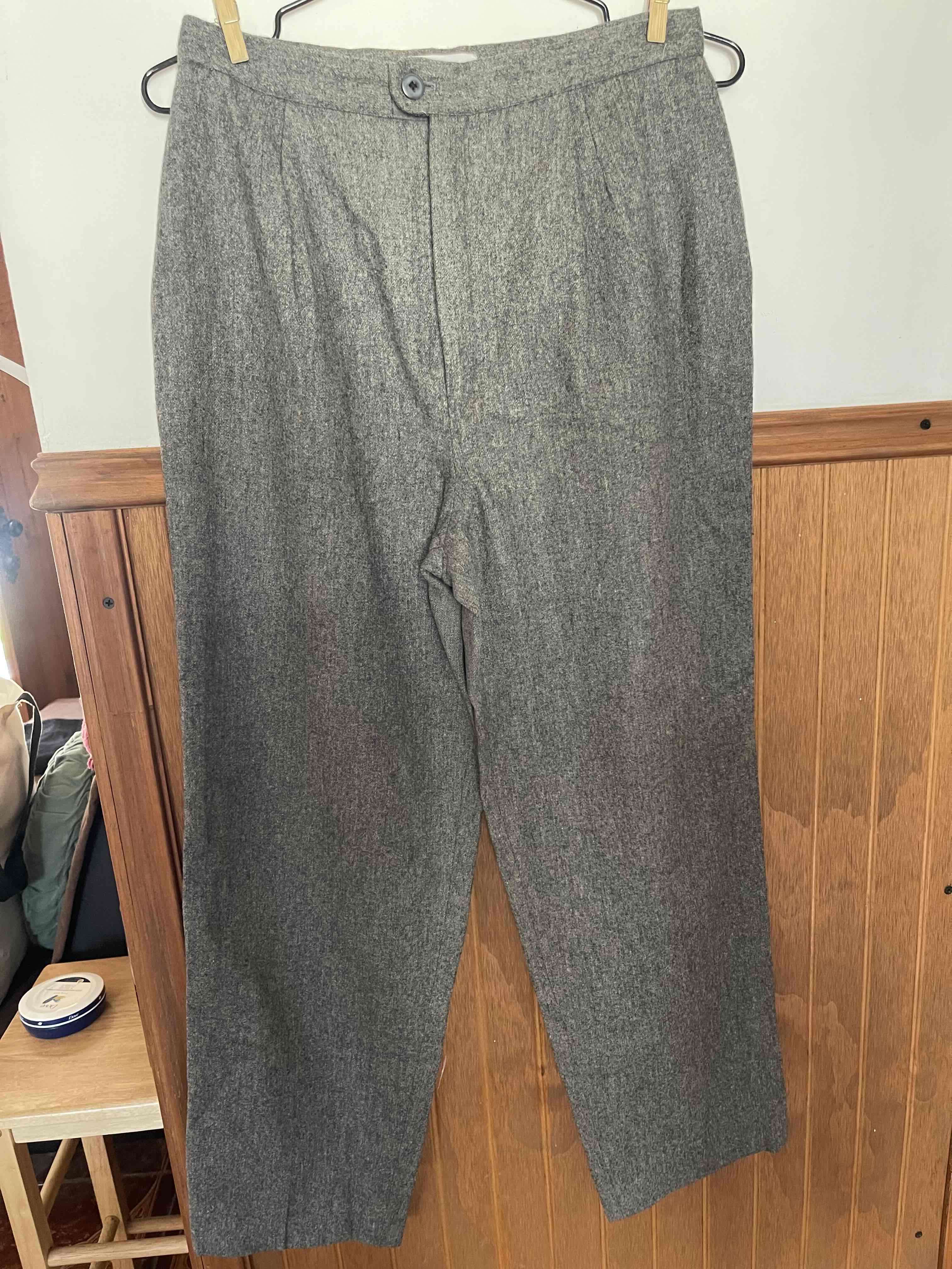 Pantalones gris grueso