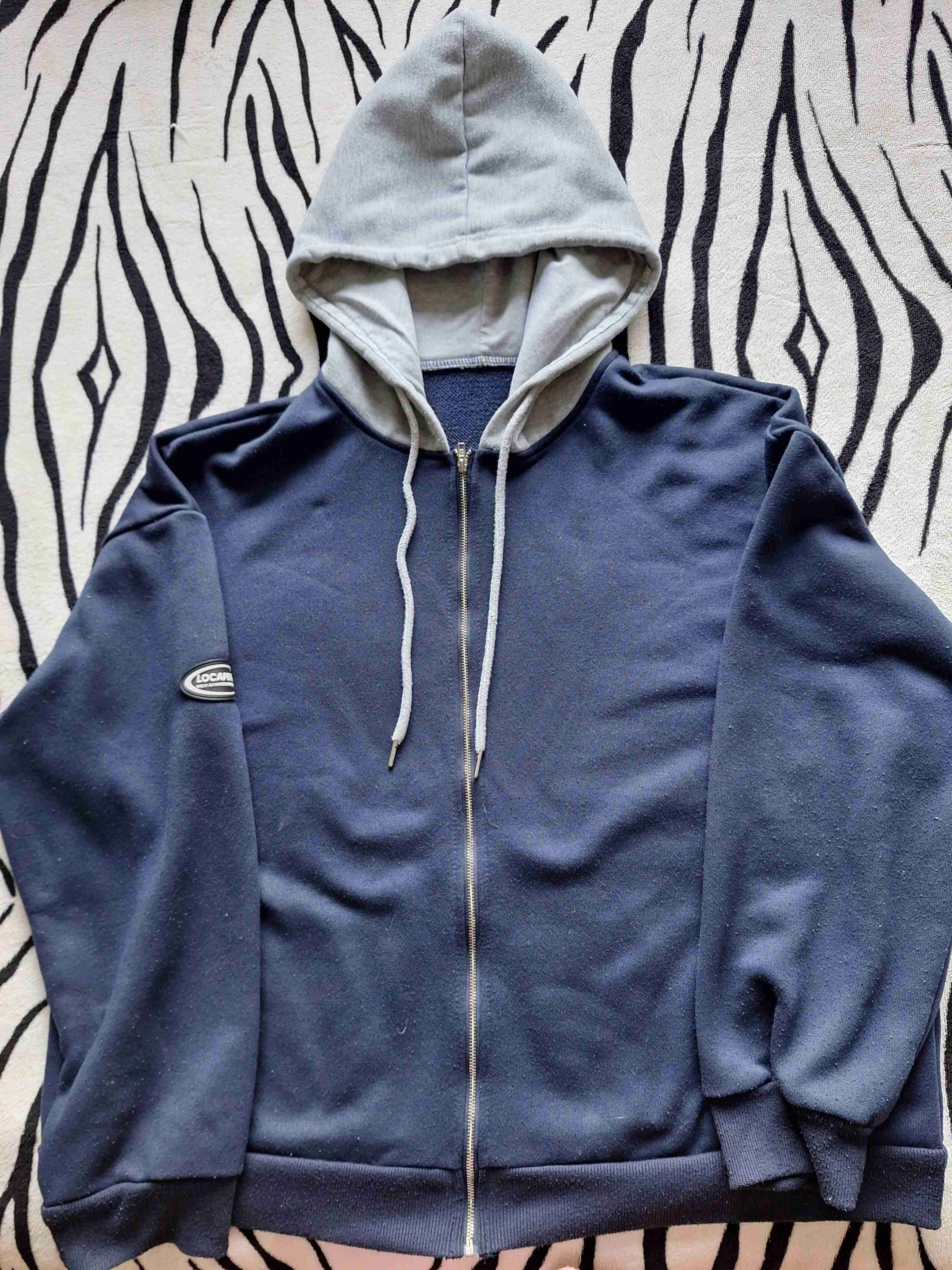 Polerón con capucha azul