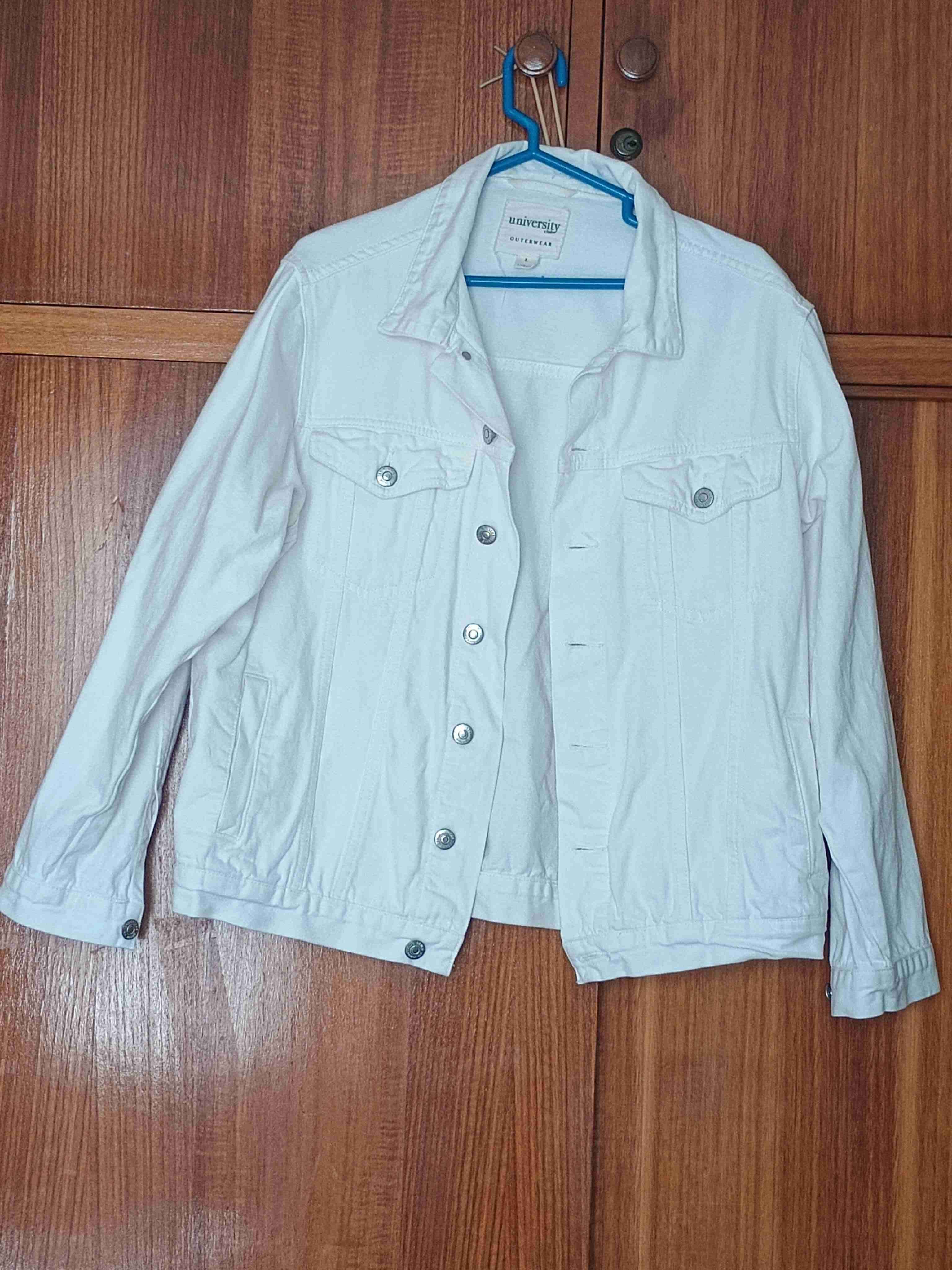 Chaqueta blanca de mezclilla university club