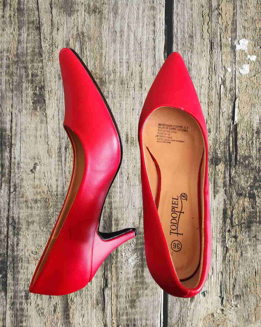 Zapatos de taco alto rojos