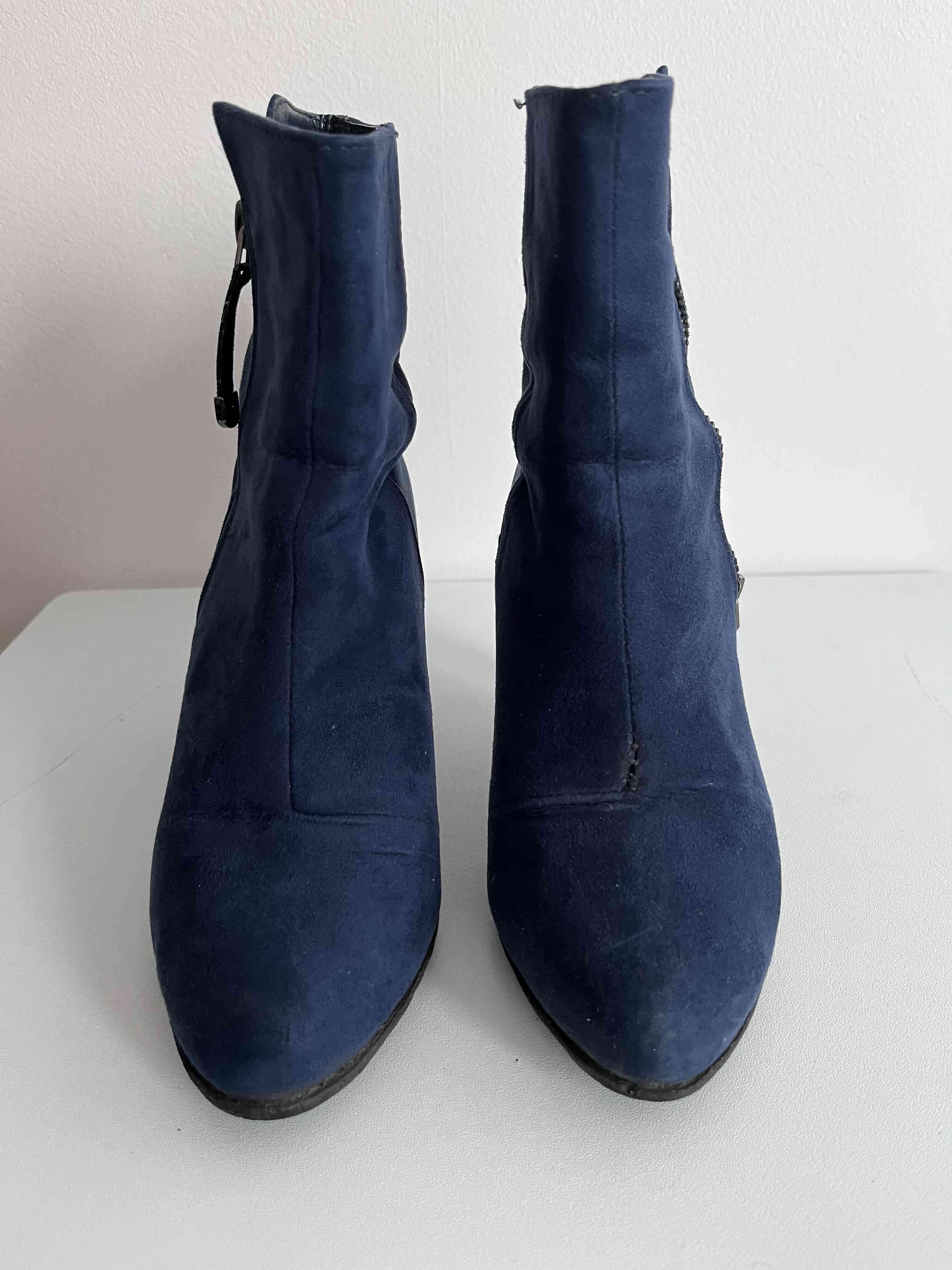 Botines azules de gamuza