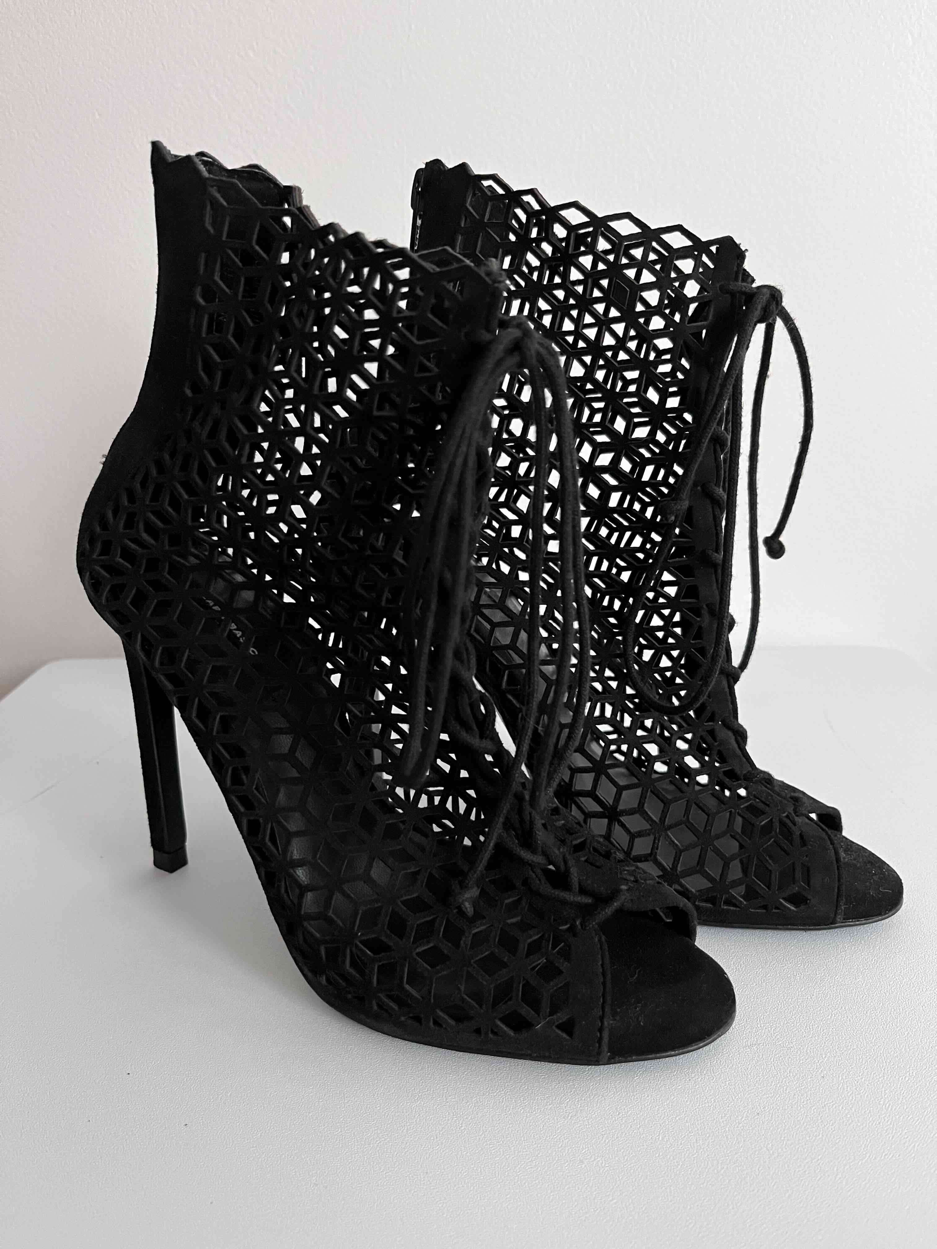 Botines negros Zara