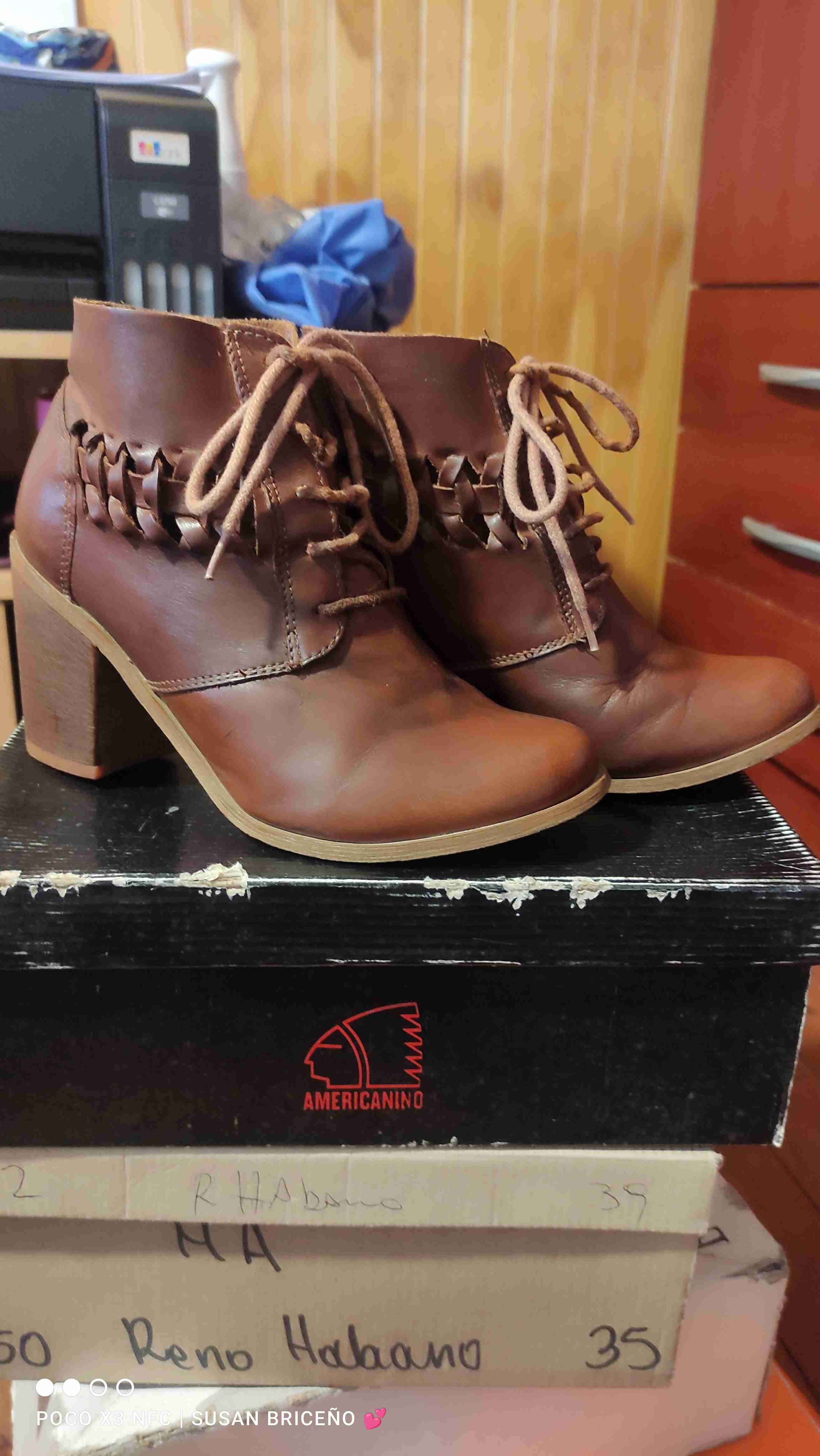 Botines de cuero marrón con cordones,Americanino.