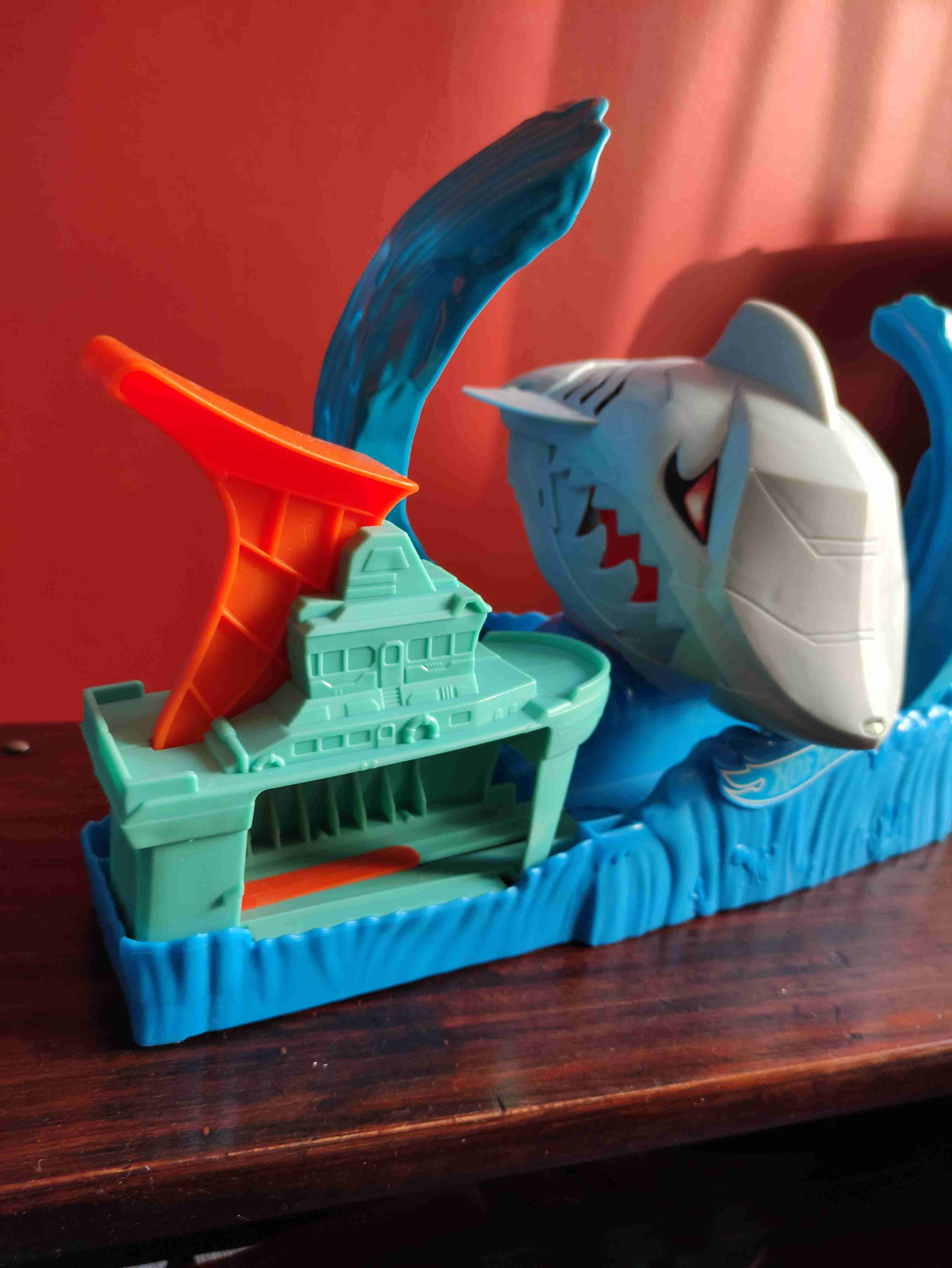 Pista Hot Wheels tiburón gigante - 2