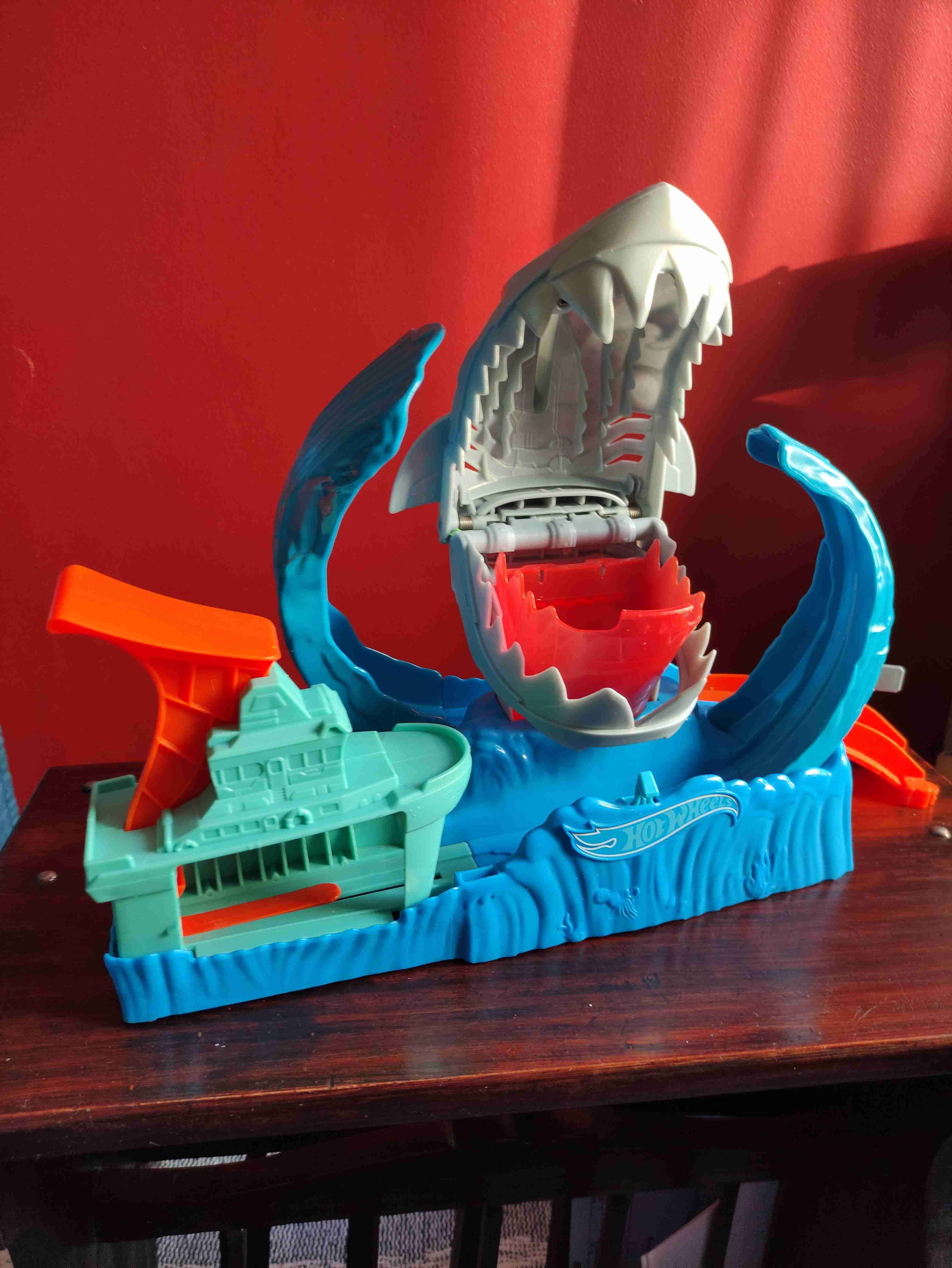 Pista Hot Wheels tiburón gigante - 3
