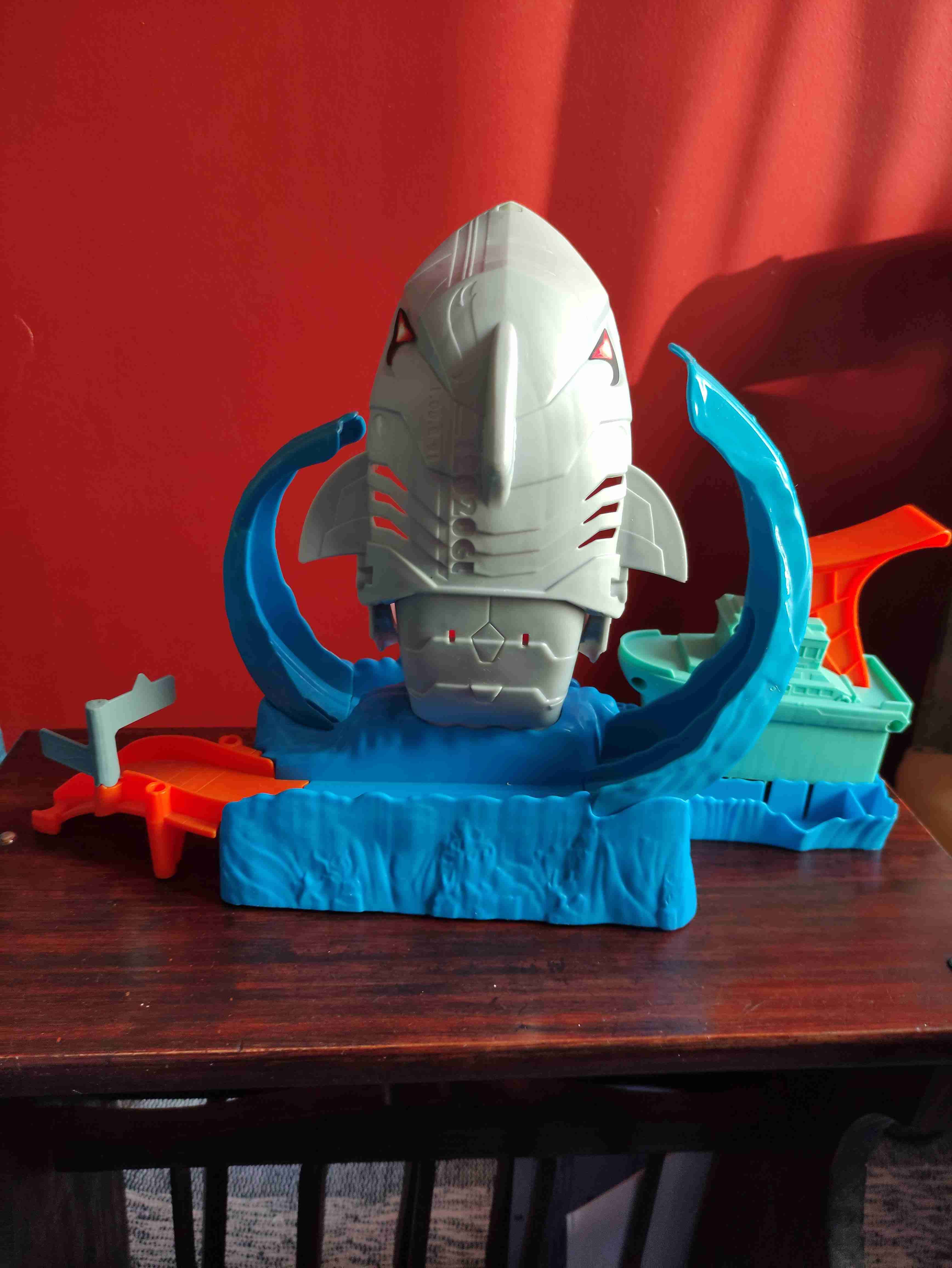 Pista Hot Wheels tiburón gigante - 4