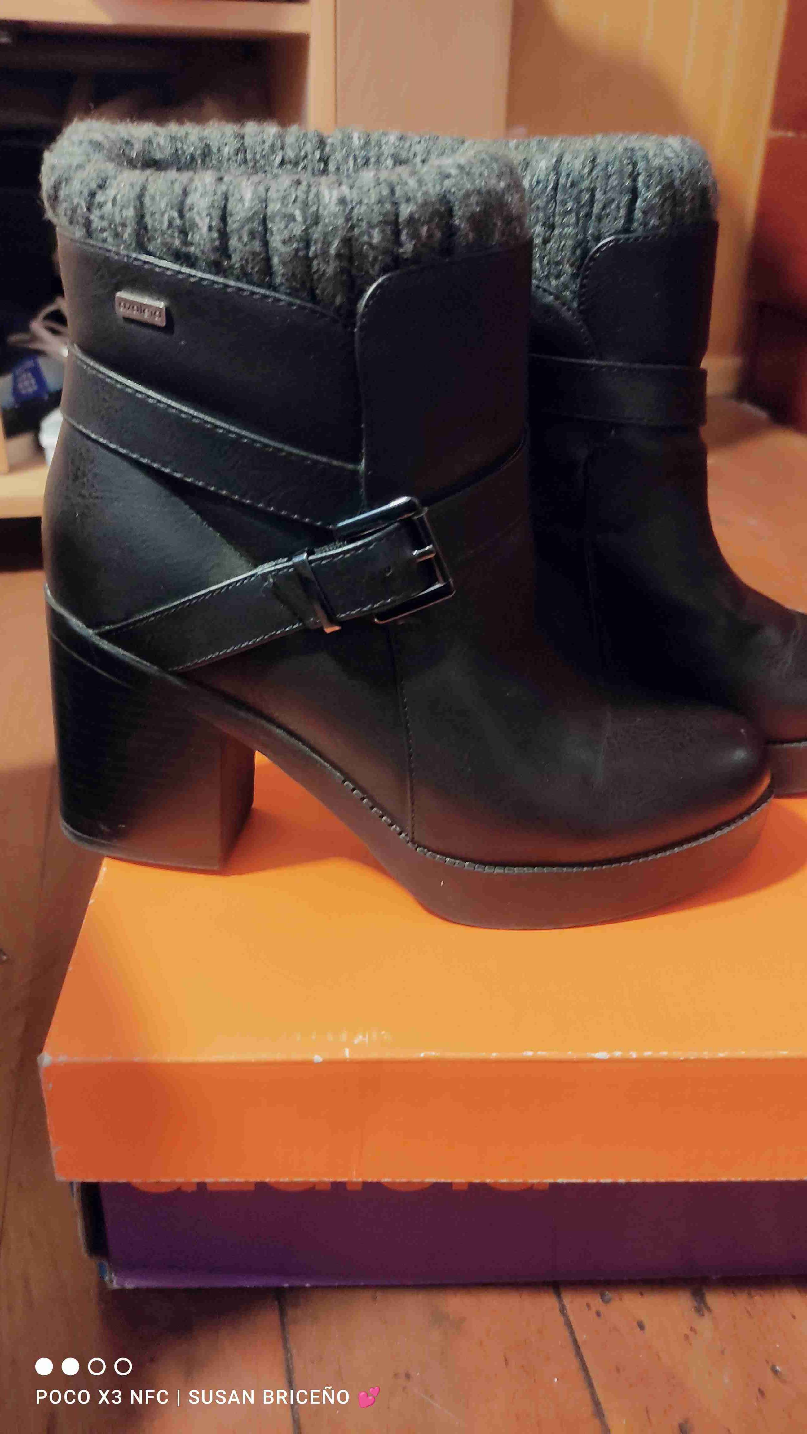 Botines negros con taco alto