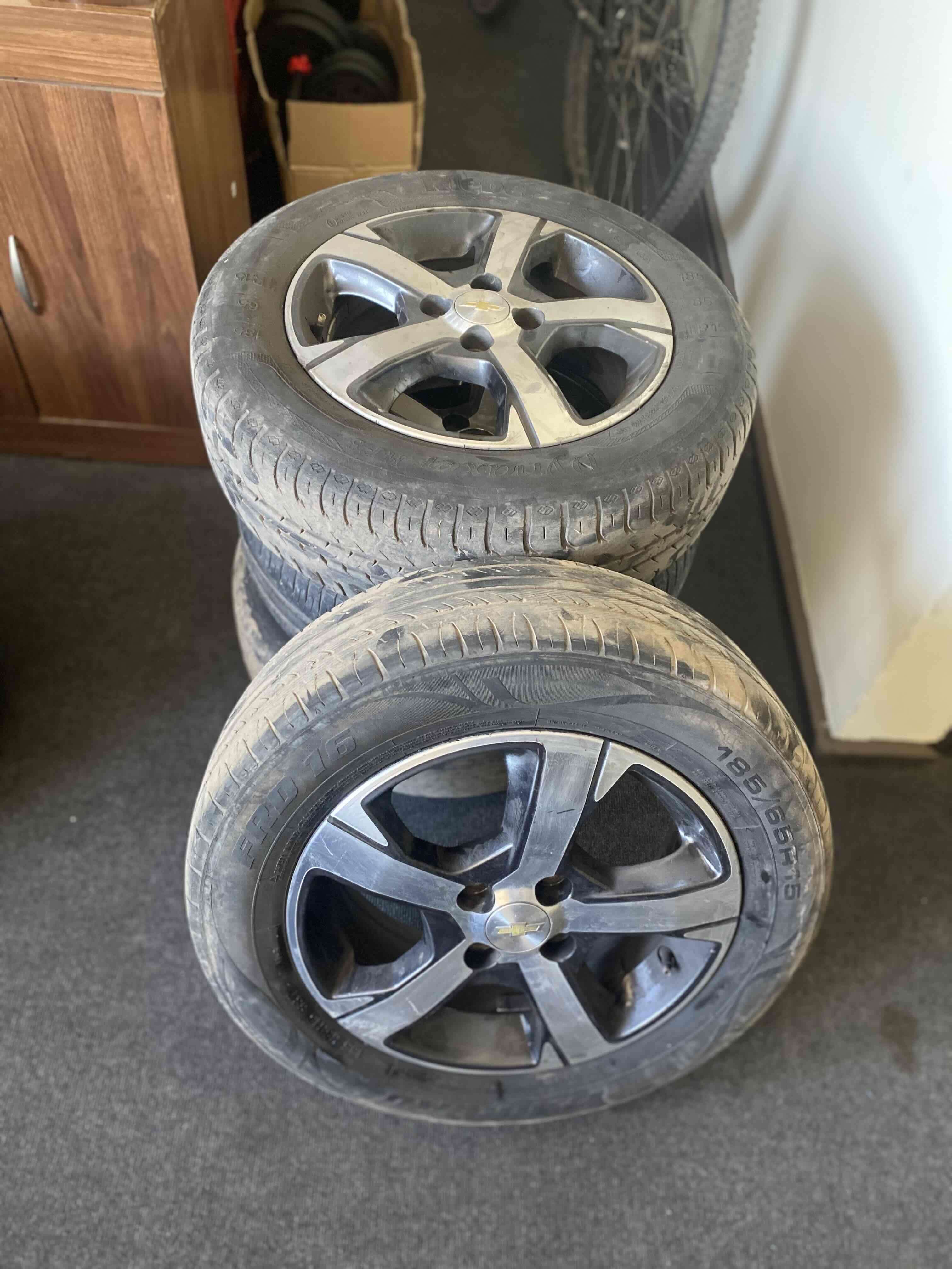 Llantas Chevrolet con neumáticos - 3