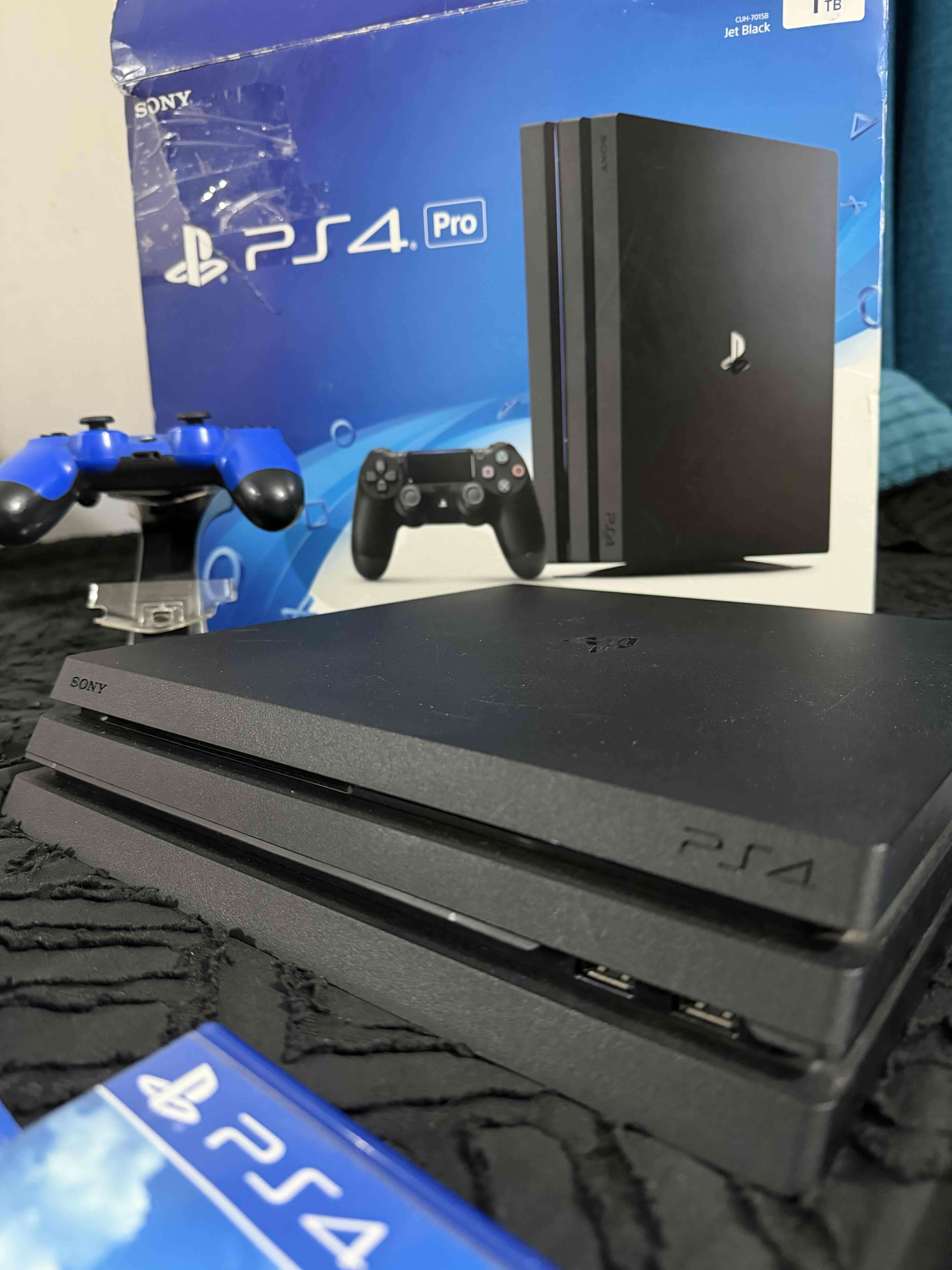 PS4 Pro 1TB con juegos incluidos - miniatura 2
