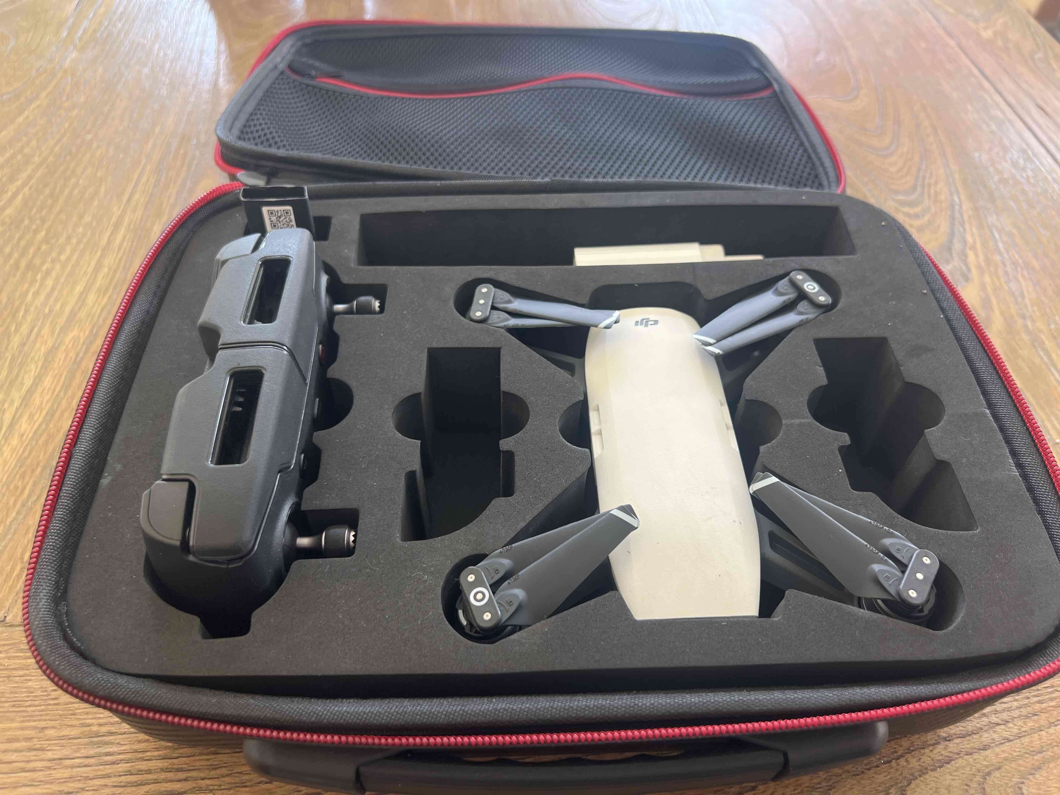 Drone DJI compacto en estuche