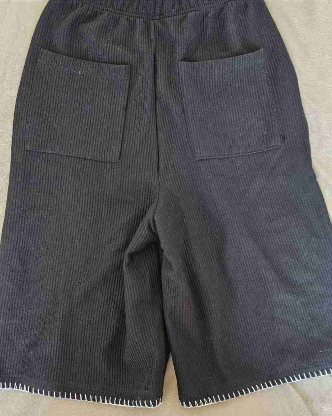 Bermuda negra con etiqueta Zara,talla 13 a 14 años - 4