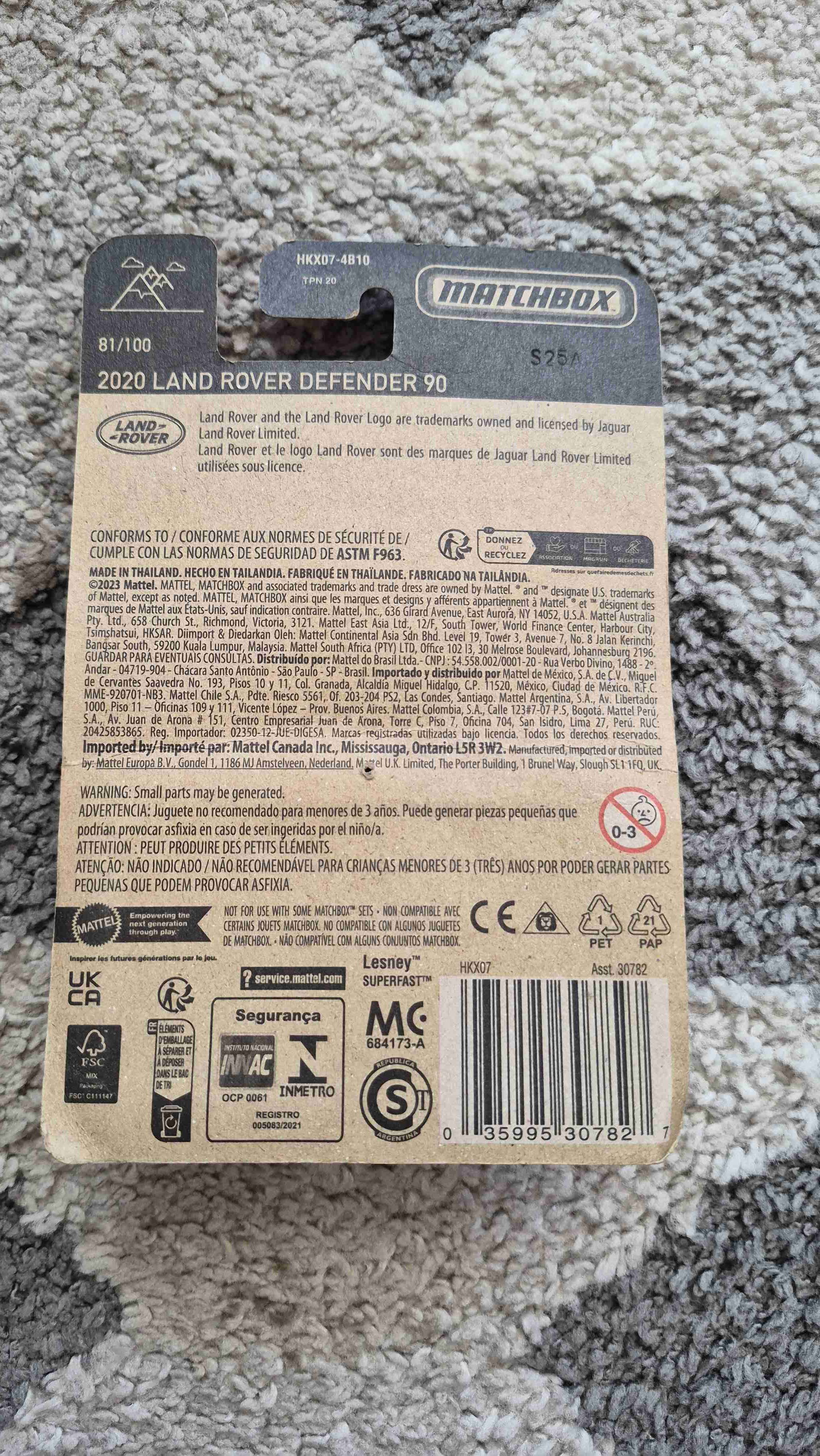 Auto de juguete Matchbox Defender - 2