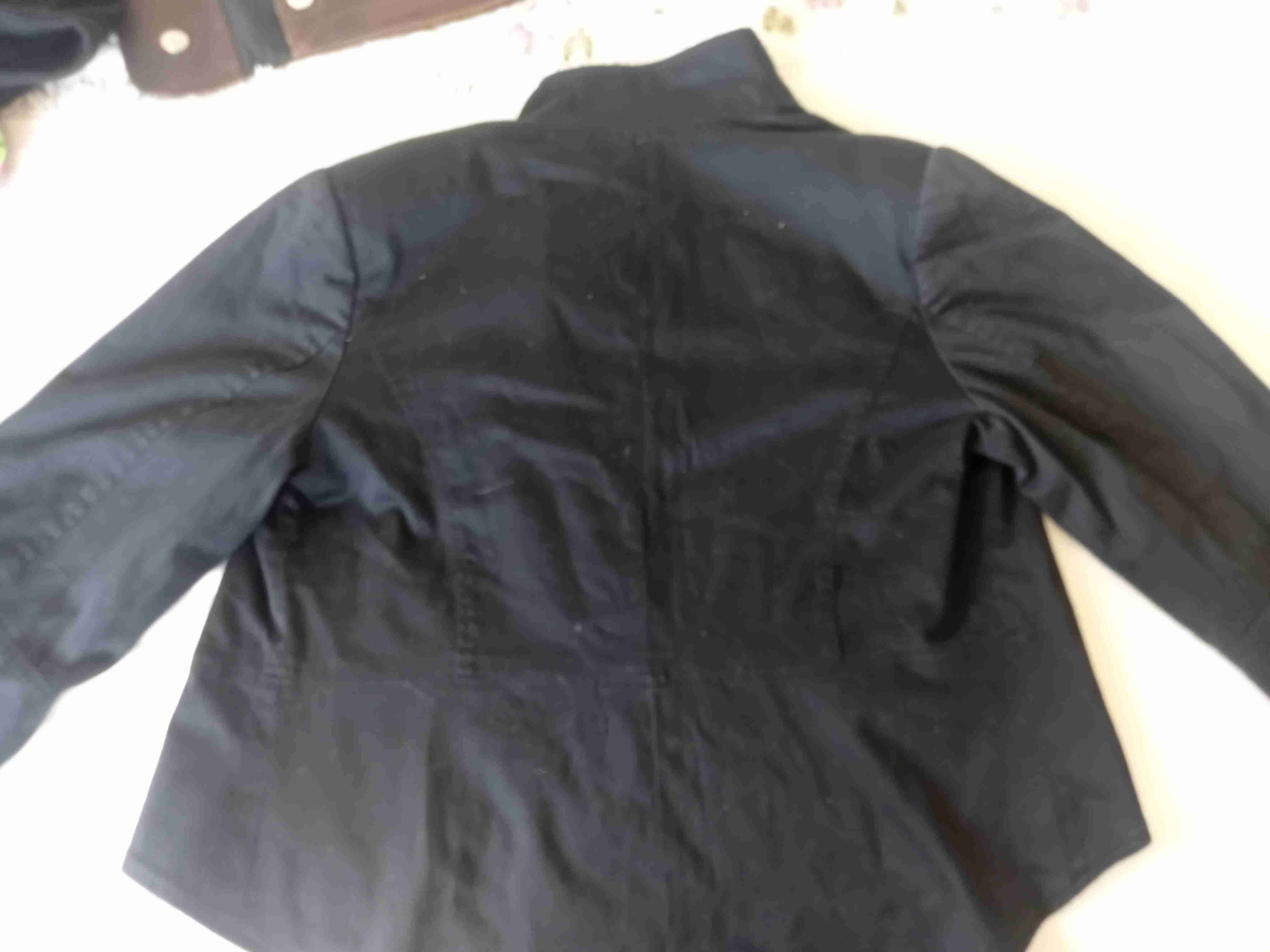 Chaqueta negra corta con botones - miniatura 3