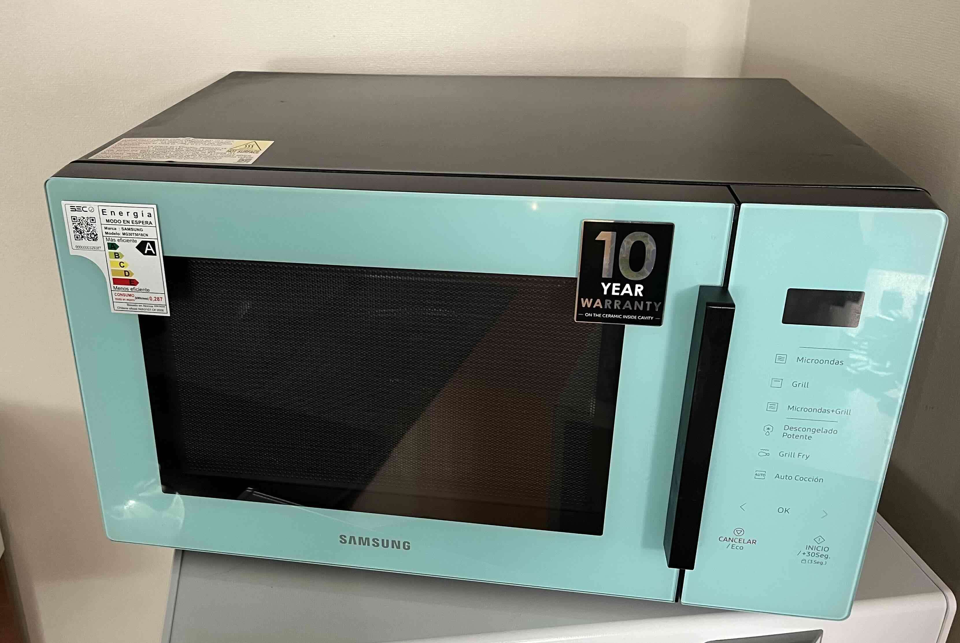 Microondas Samsung azul con grill