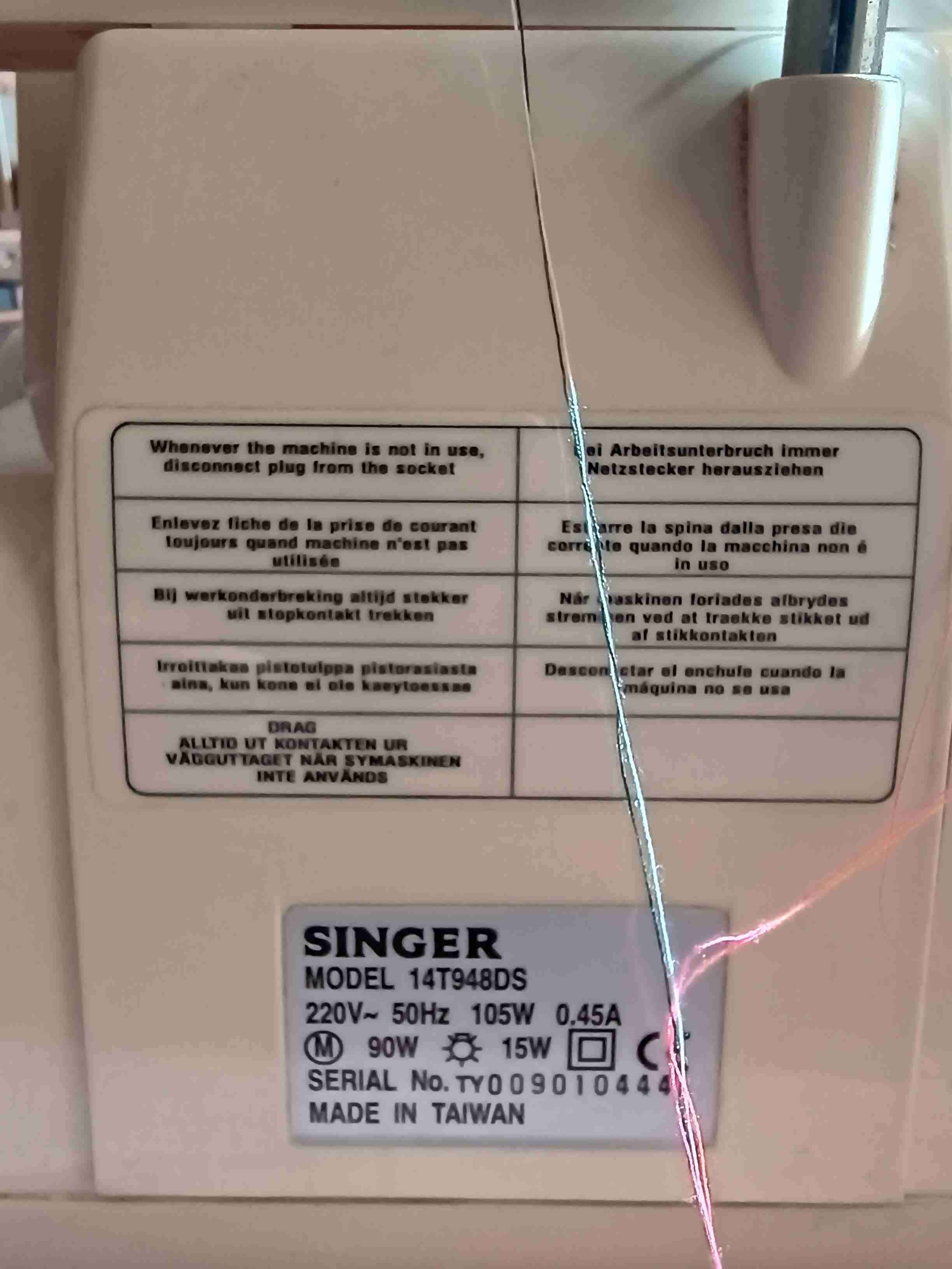 Máquina de coser overlock Singer - miniatura 4