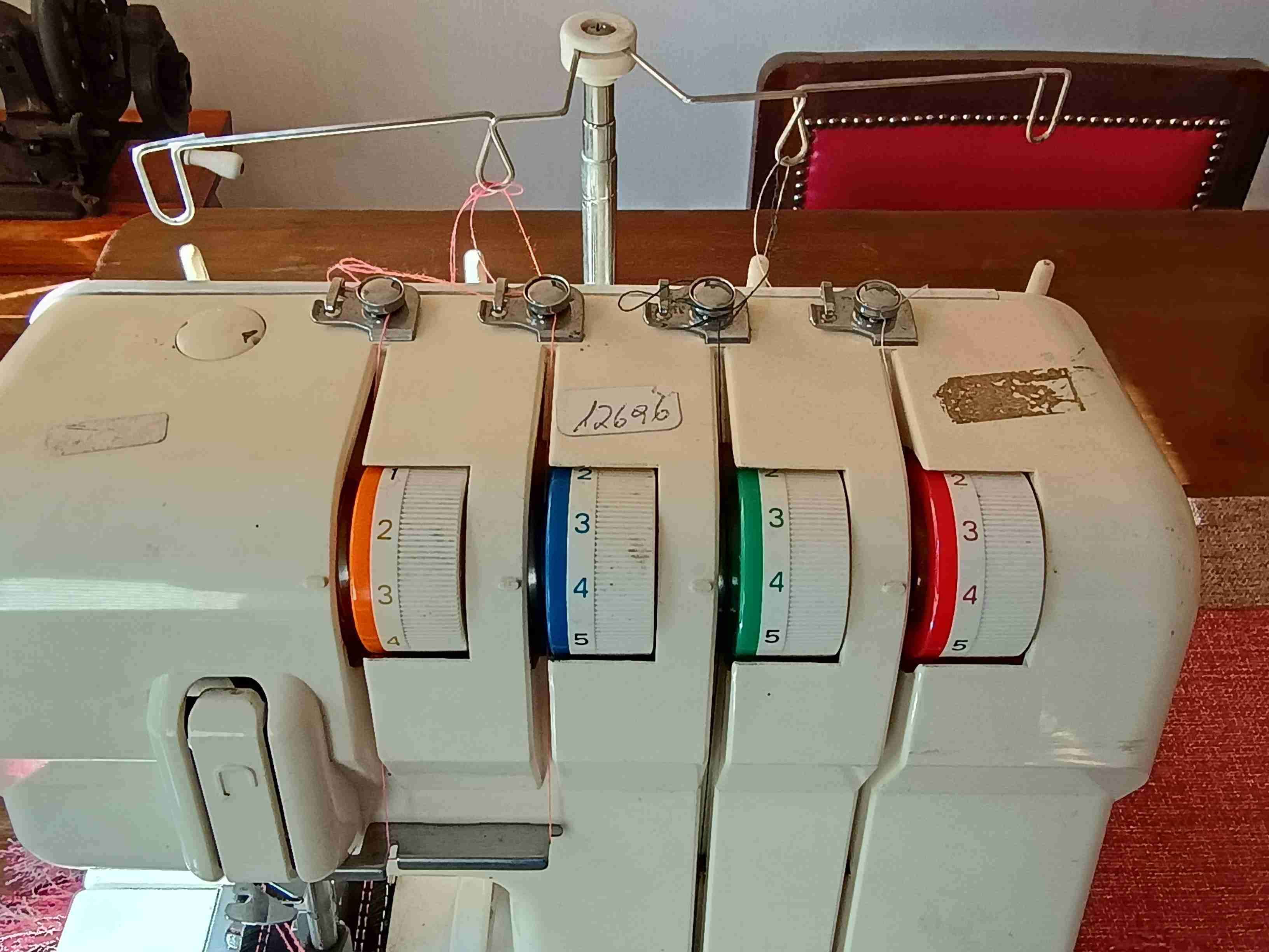 Máquina de coser overlock Singer - miniatura 5