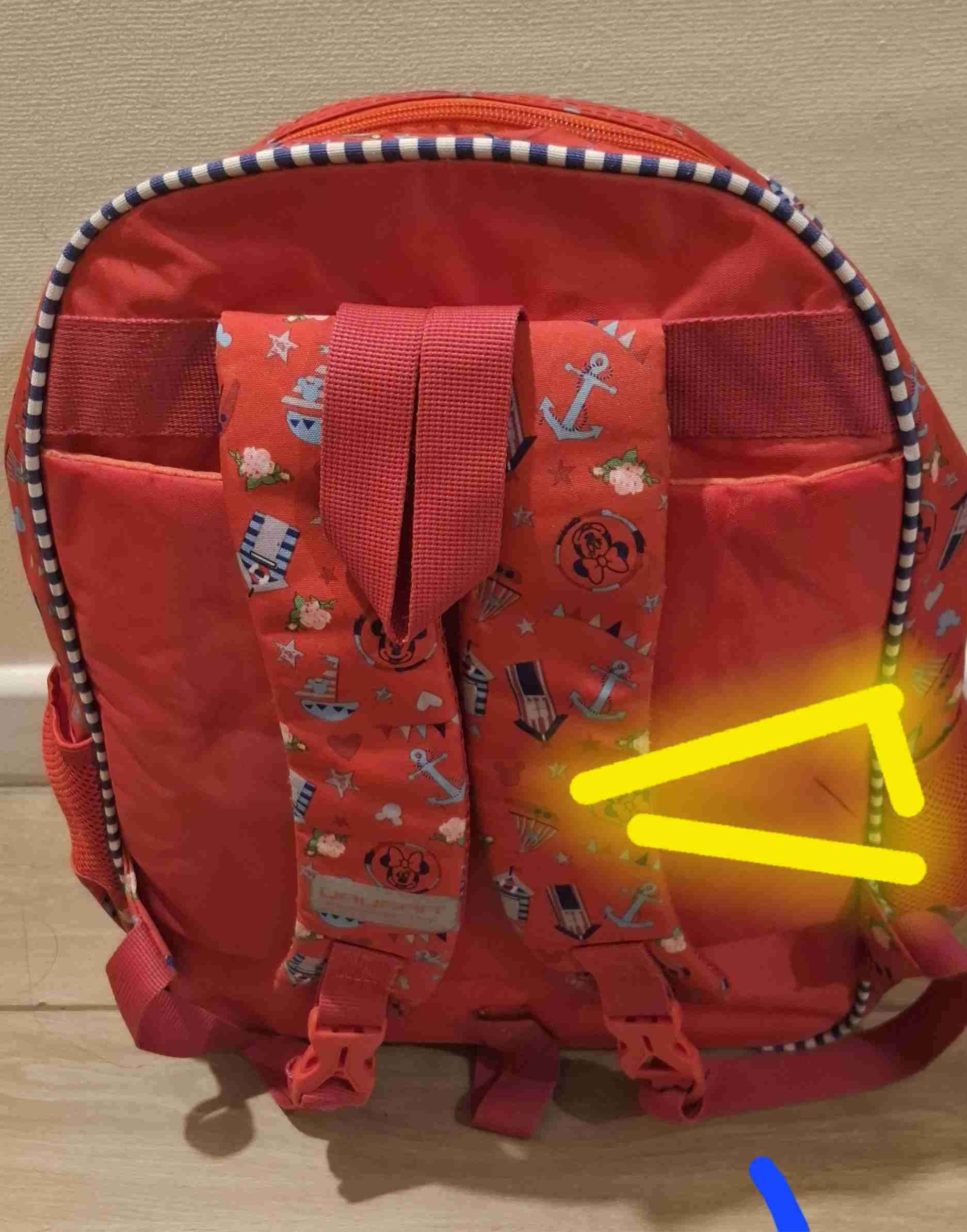 Mochila roja con diseño infantil - miniatura 4