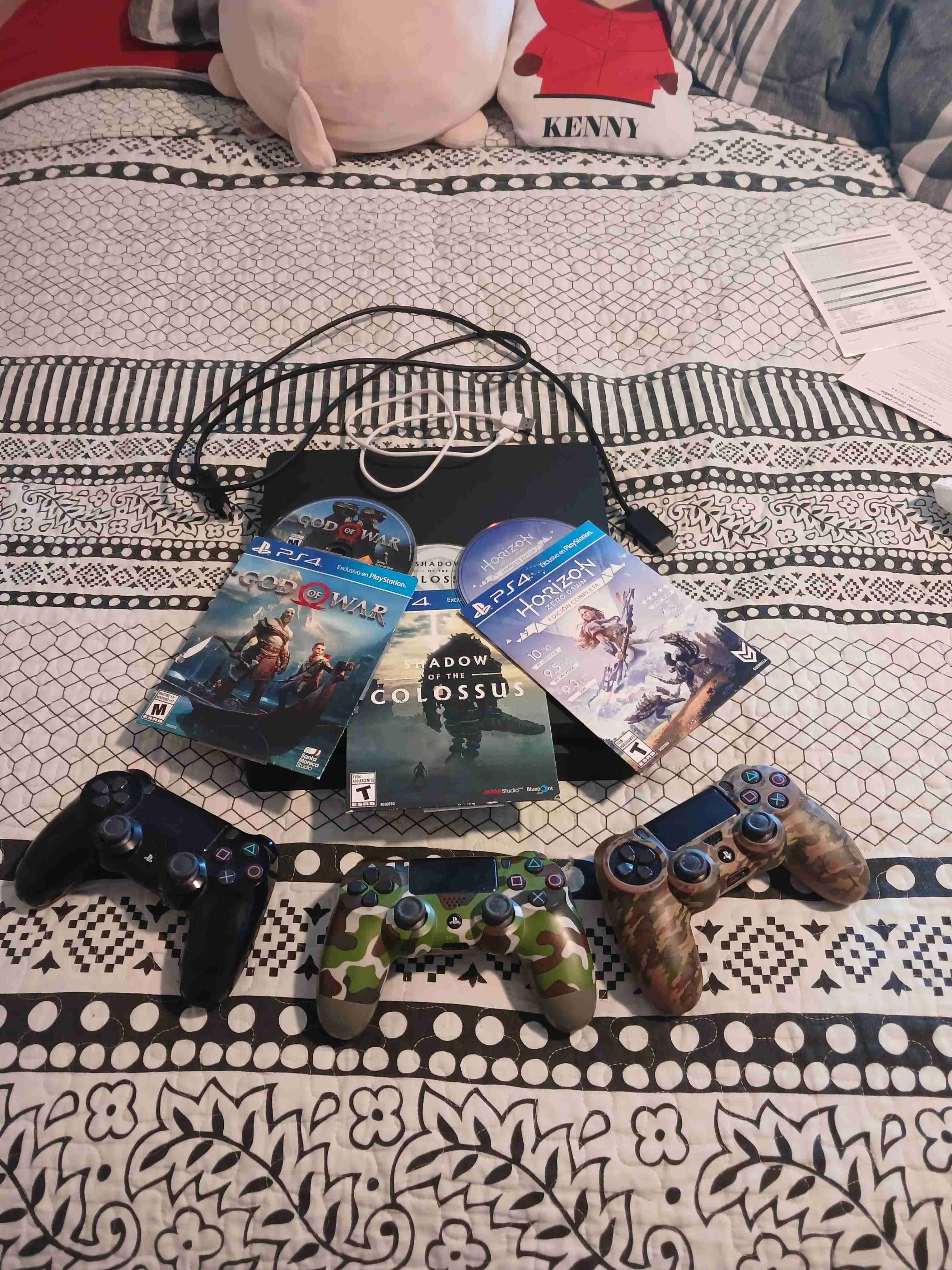 Pack PS4 con 3 juegos y controles