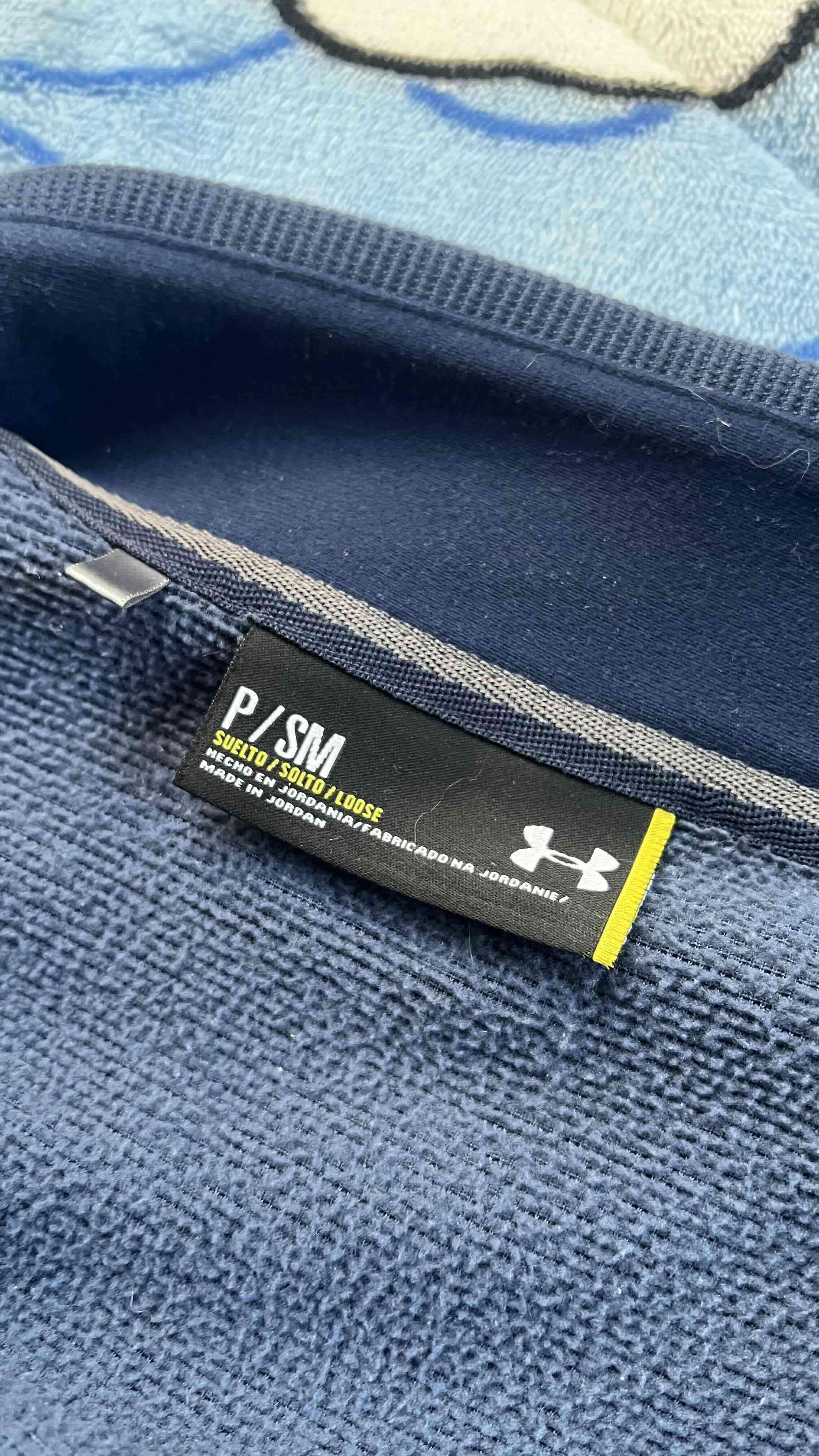 Polerón deportivo un under armour - miniatura 2