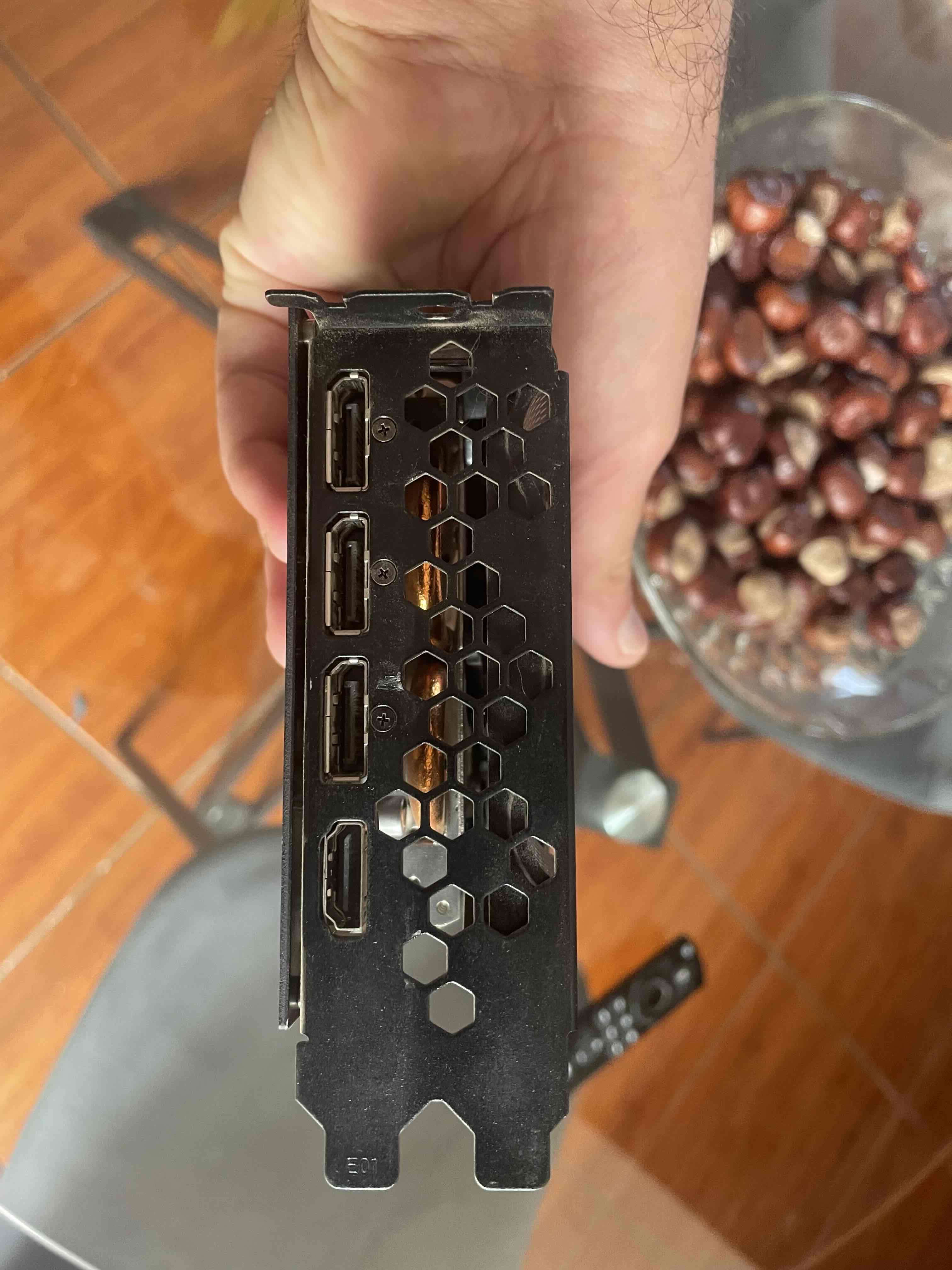 Tarjeta gráfica EVGA GeForce RTX 3060 - miniatura 4