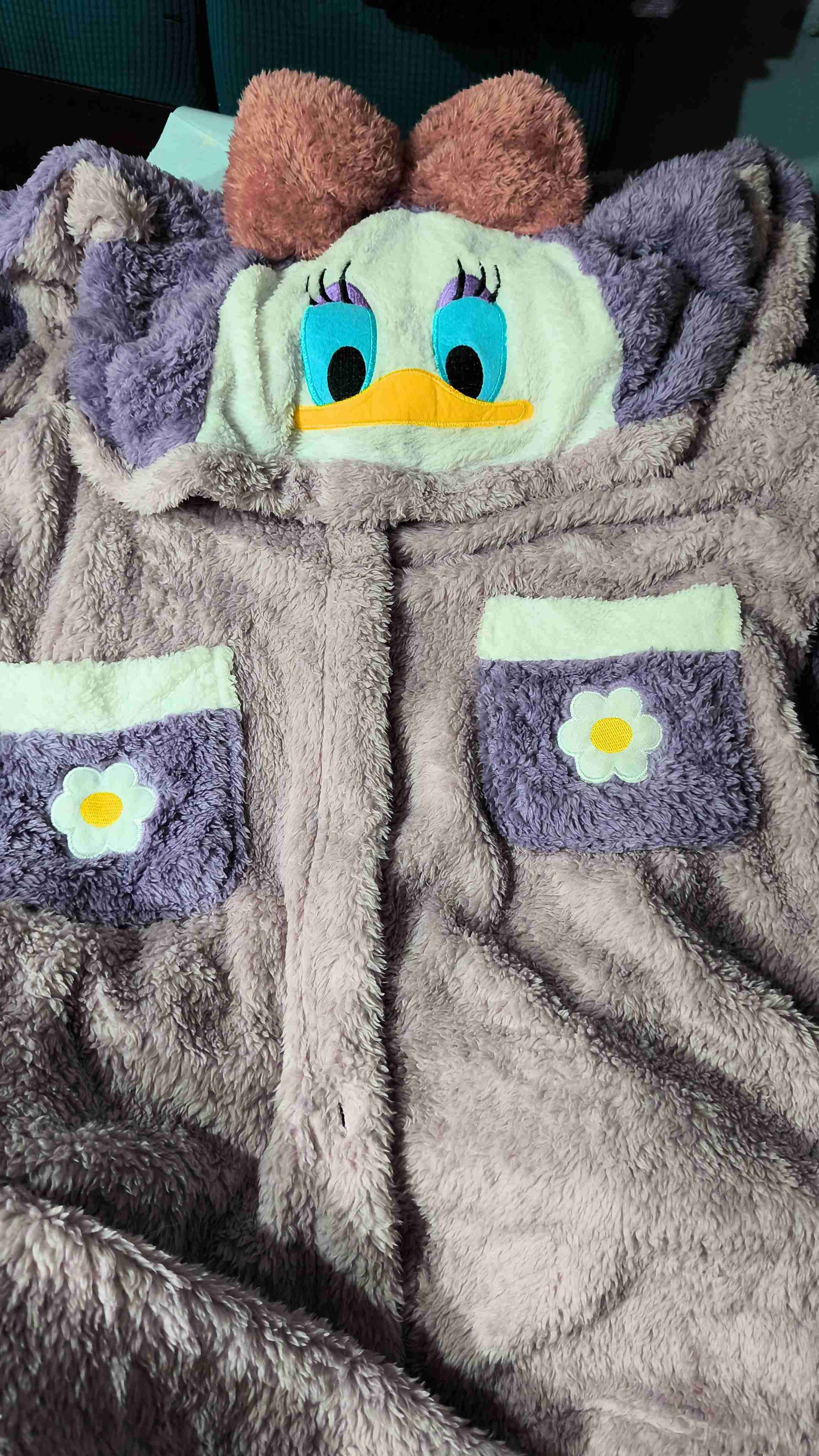 Bata peluda con capucha