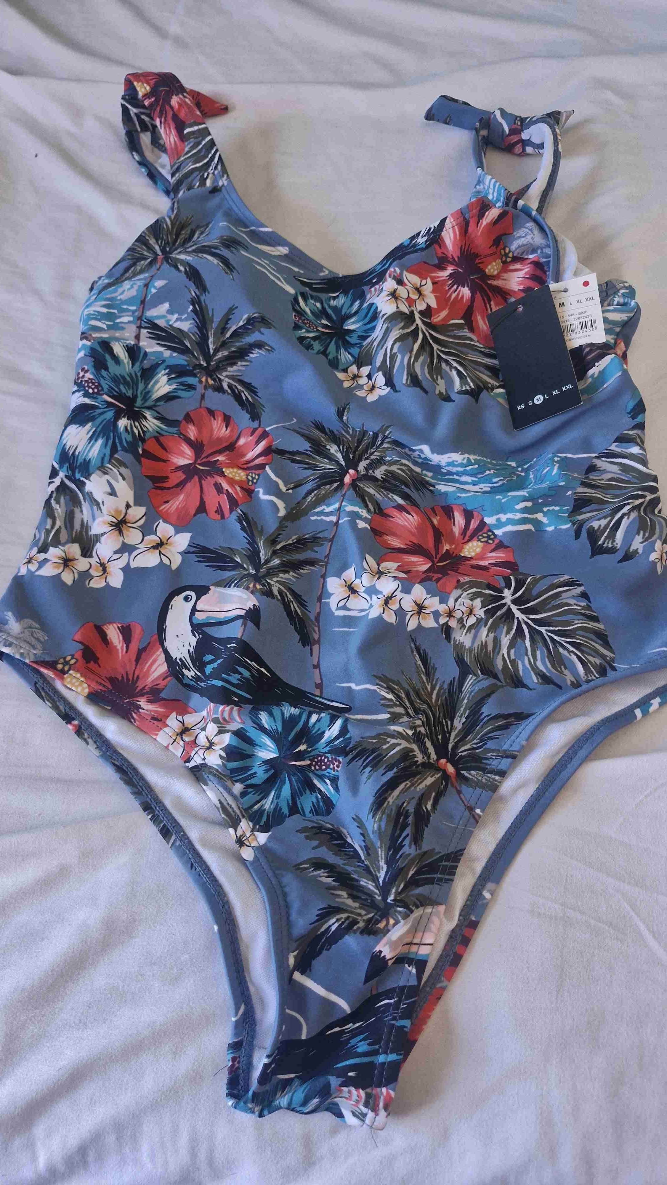 Traje de baño floral nuevo