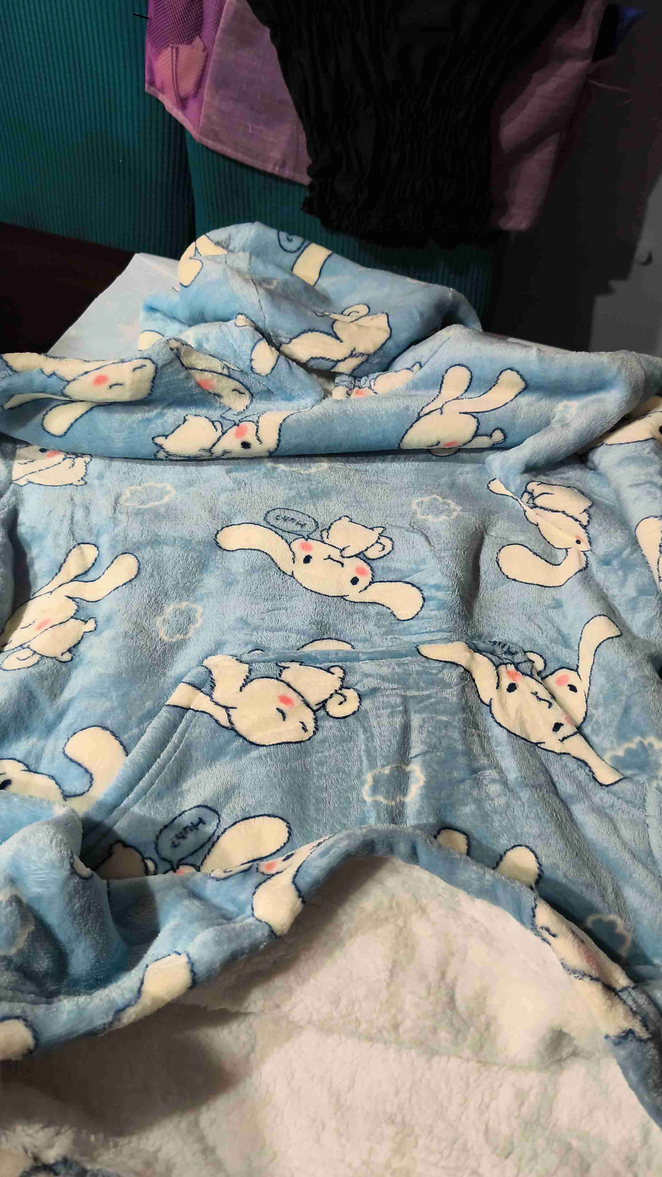 Capa polar azul con personajes cina