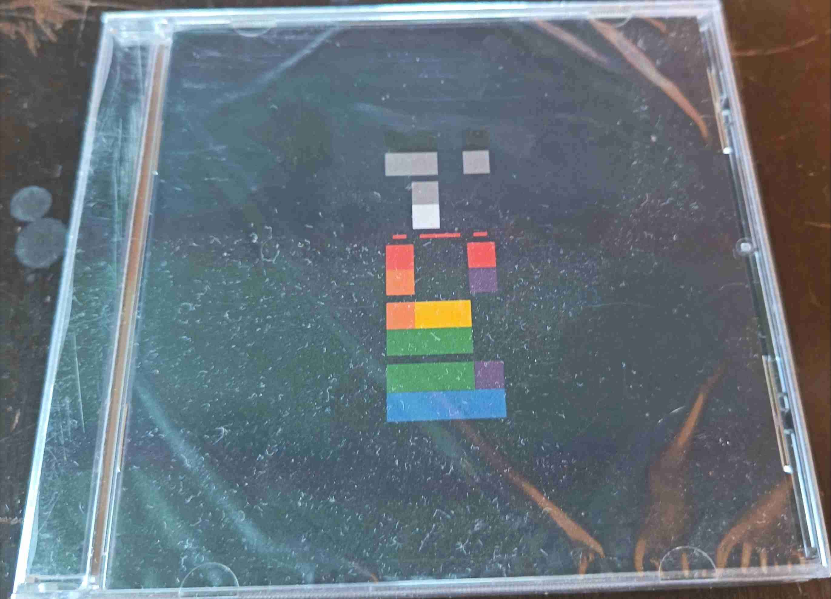 CD musical con portada cónica de COLDPLAY