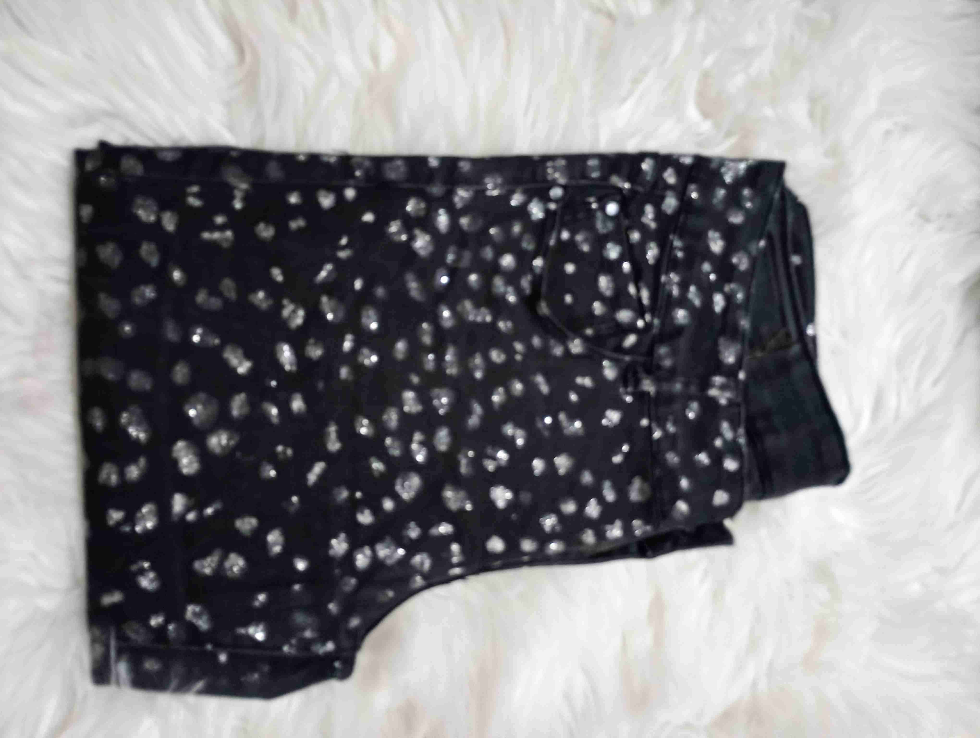 Jeans negros con brillo, jeans rasgados, etc