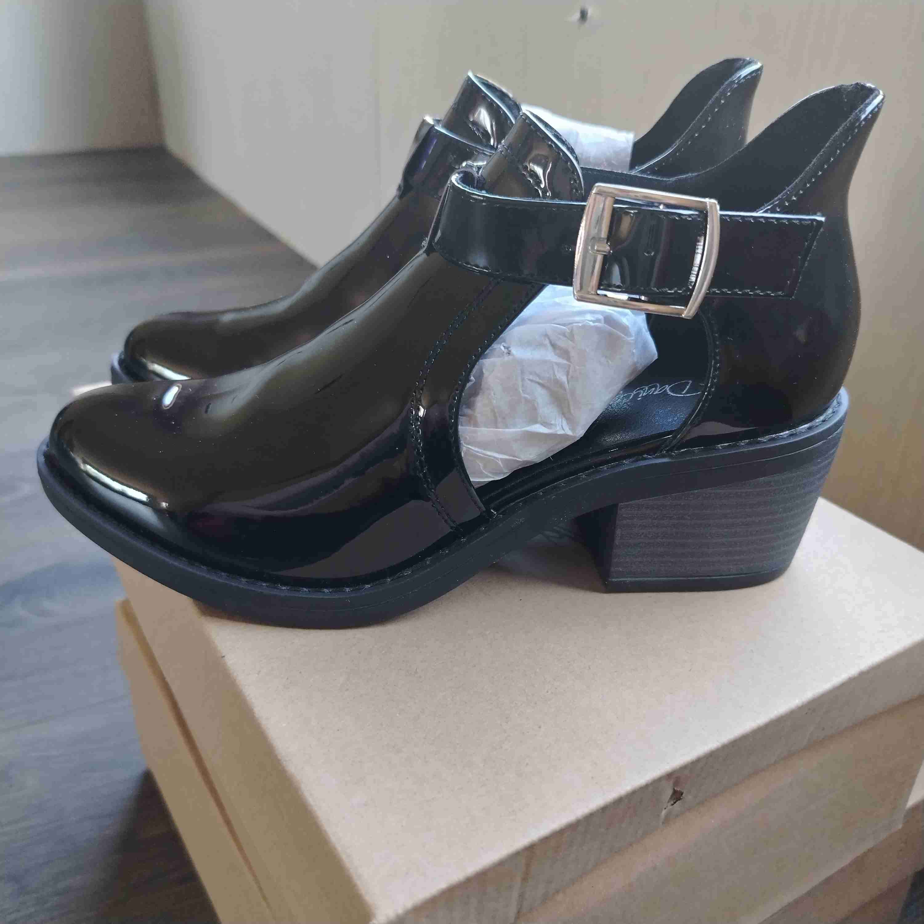 Zapatos negros de charol con hebilla - 2