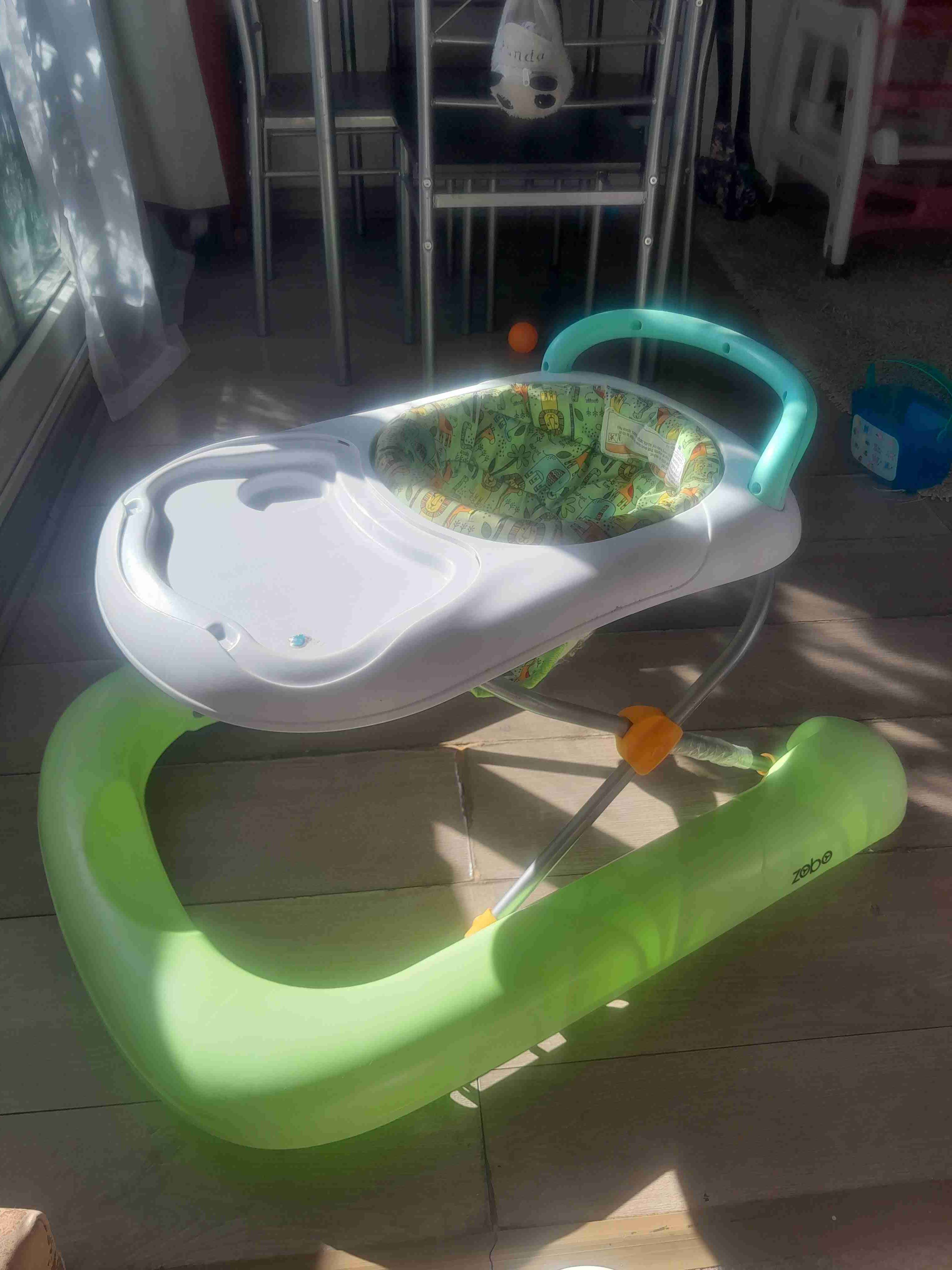 Andador para bebé color verde - miniatura 2