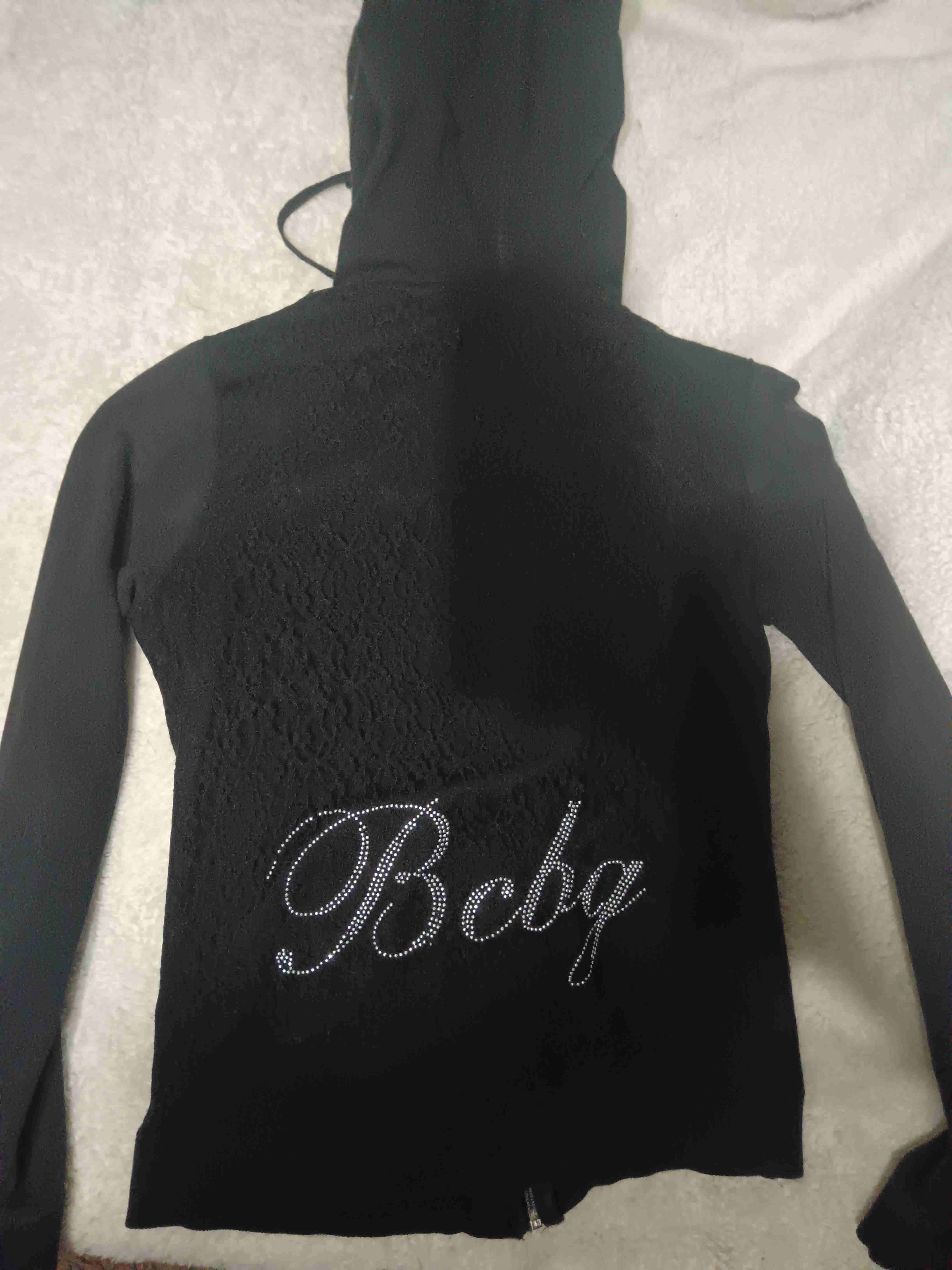 Polerón negro con capucha y tachas - 2