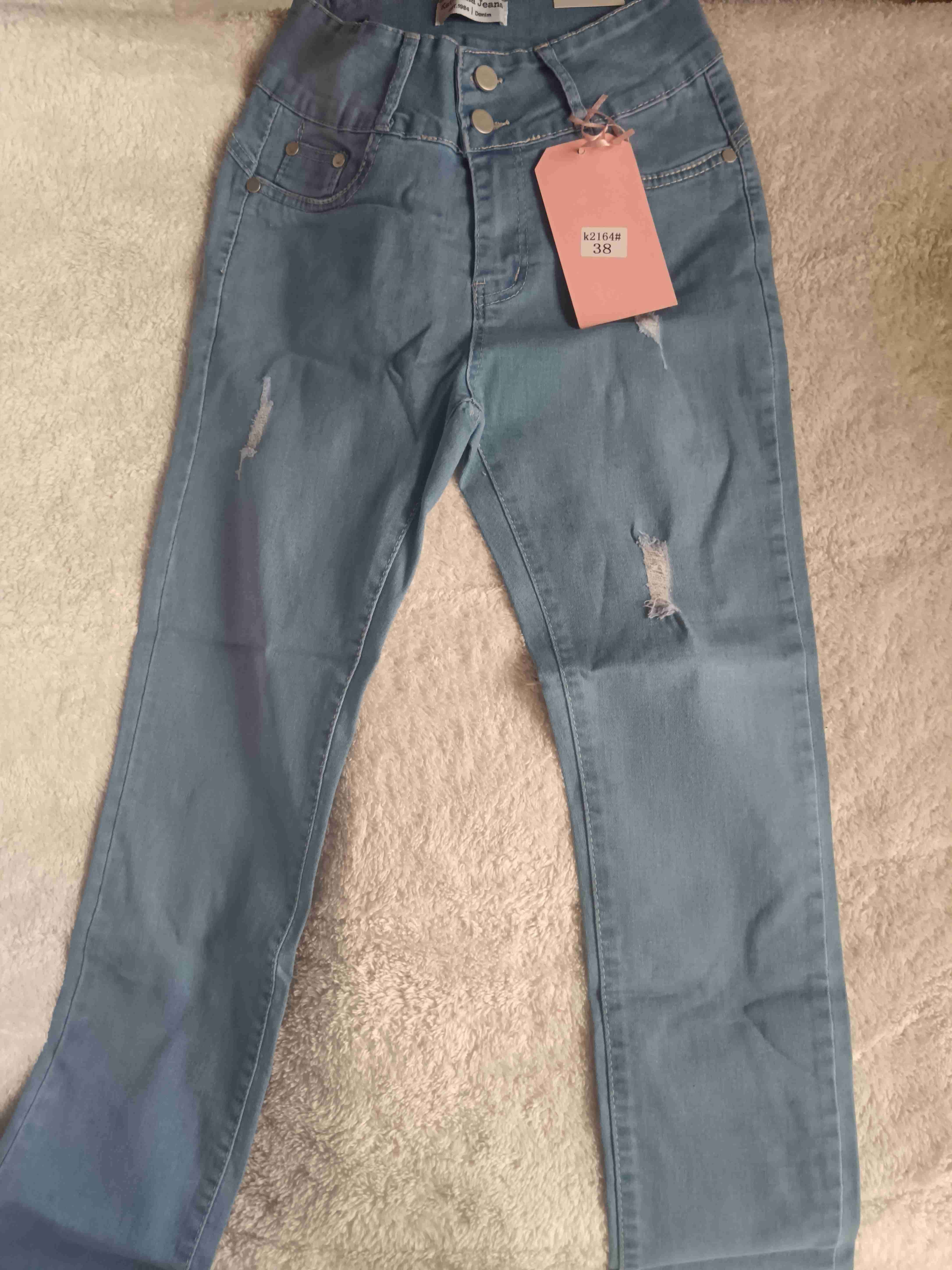 Jeans azules con roturas