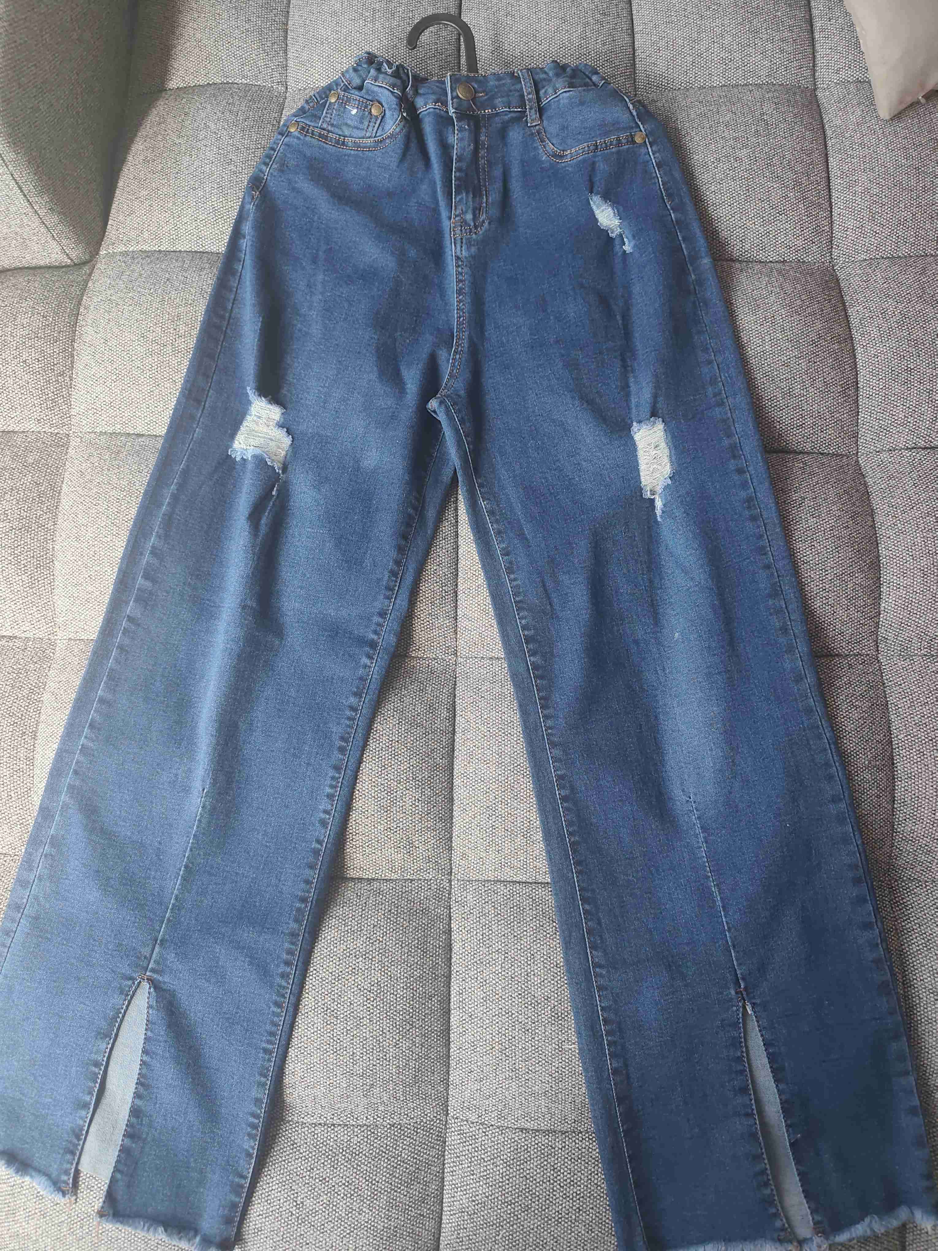 Jeans azules rasgados