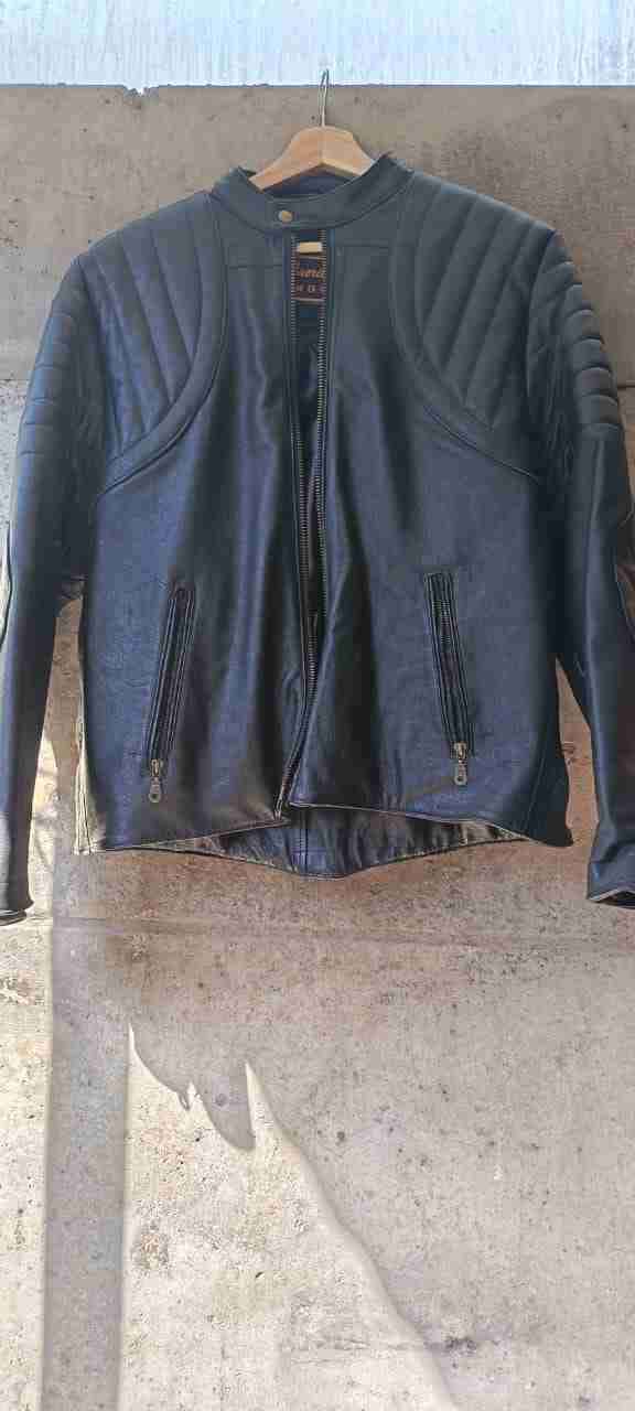 Chaqueta de cuero negra