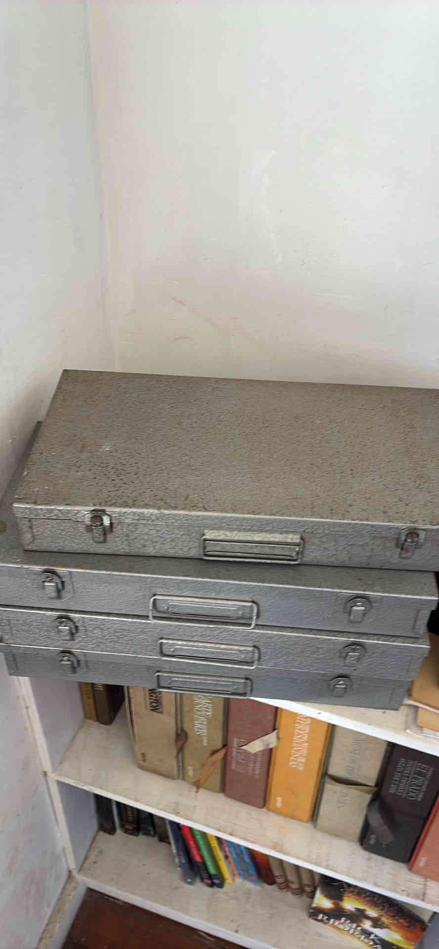 Cajas metálicas para guardar diapositivas