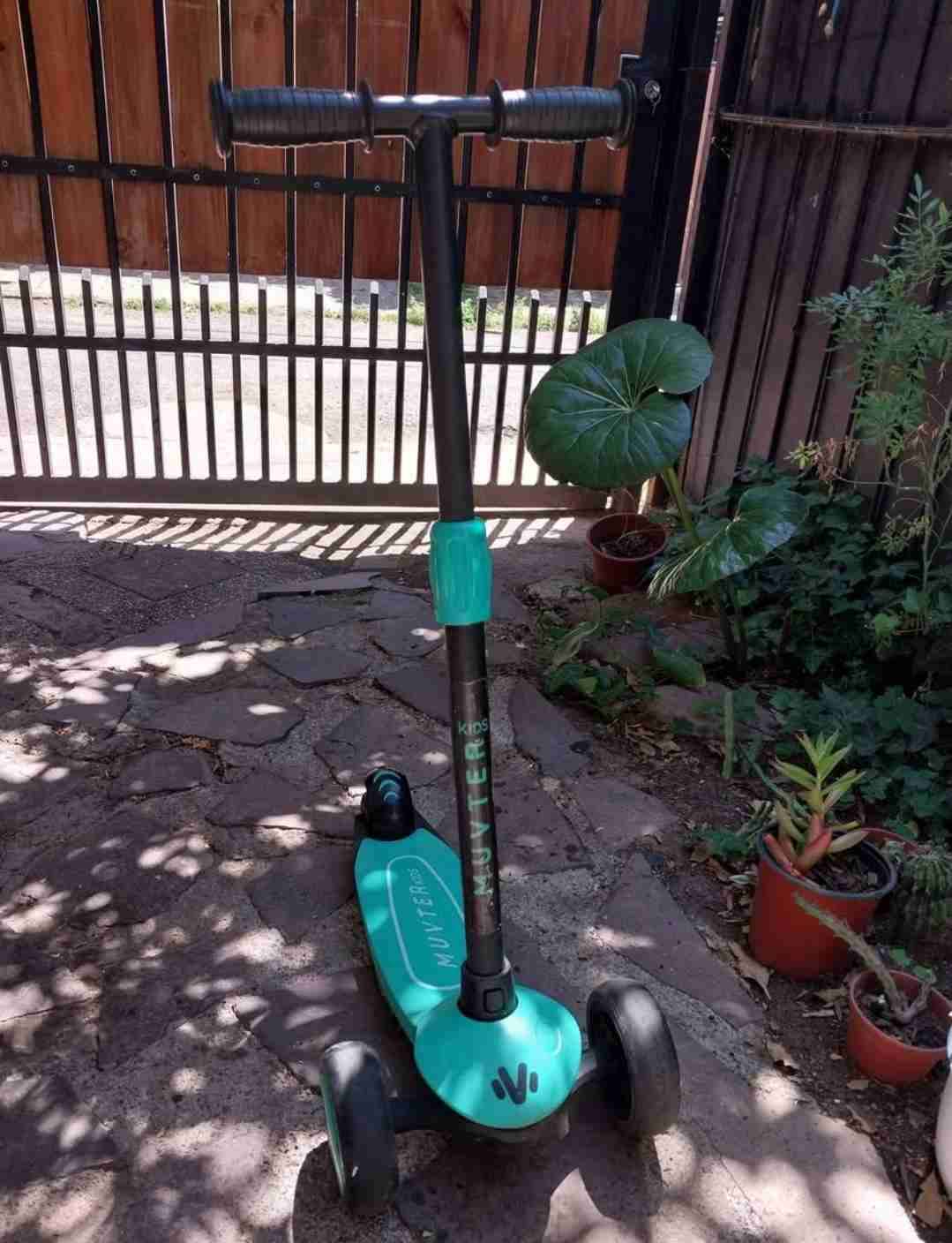 Scooter infantil color turquesa