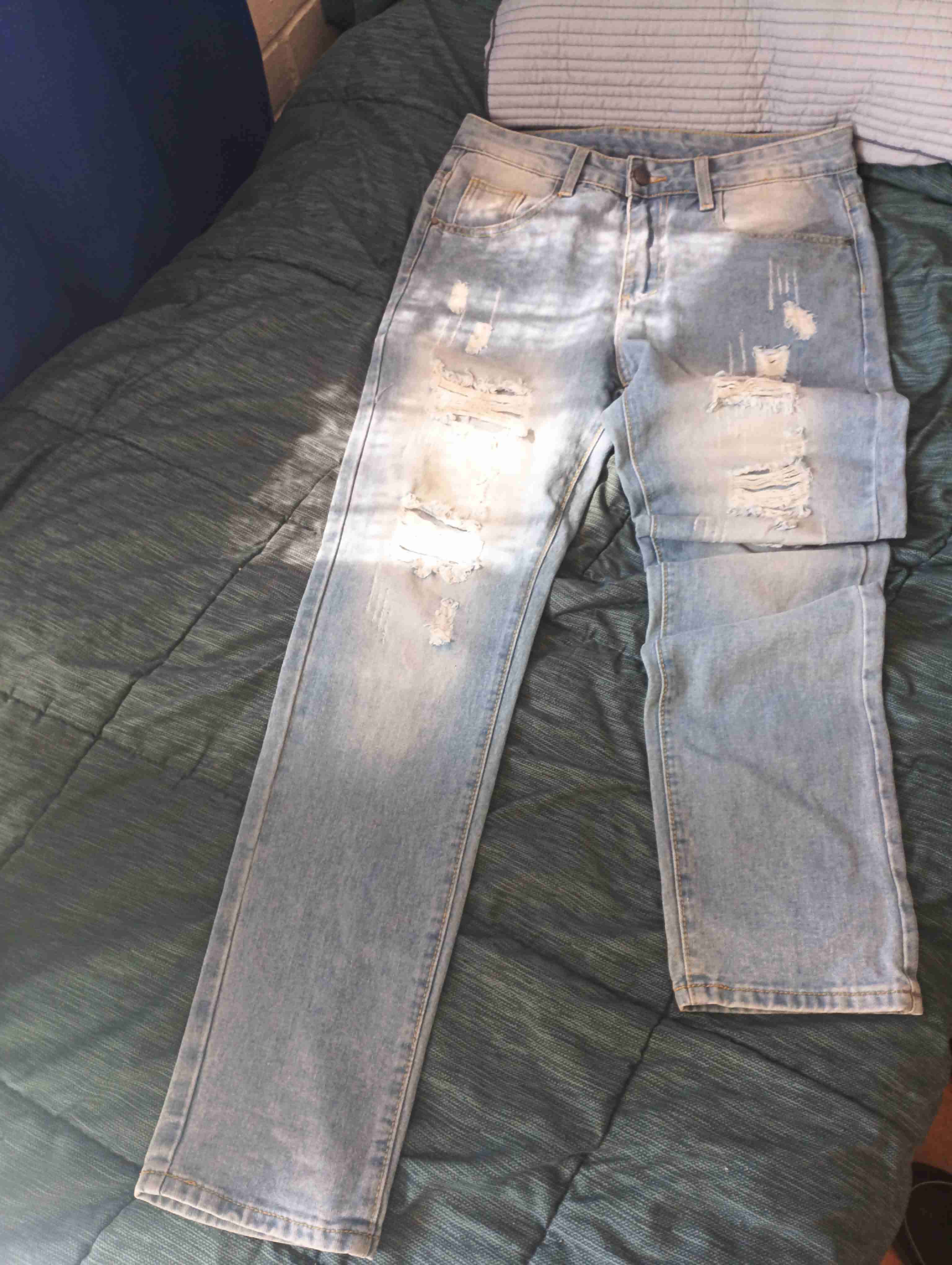 Jeans rasgados hombre