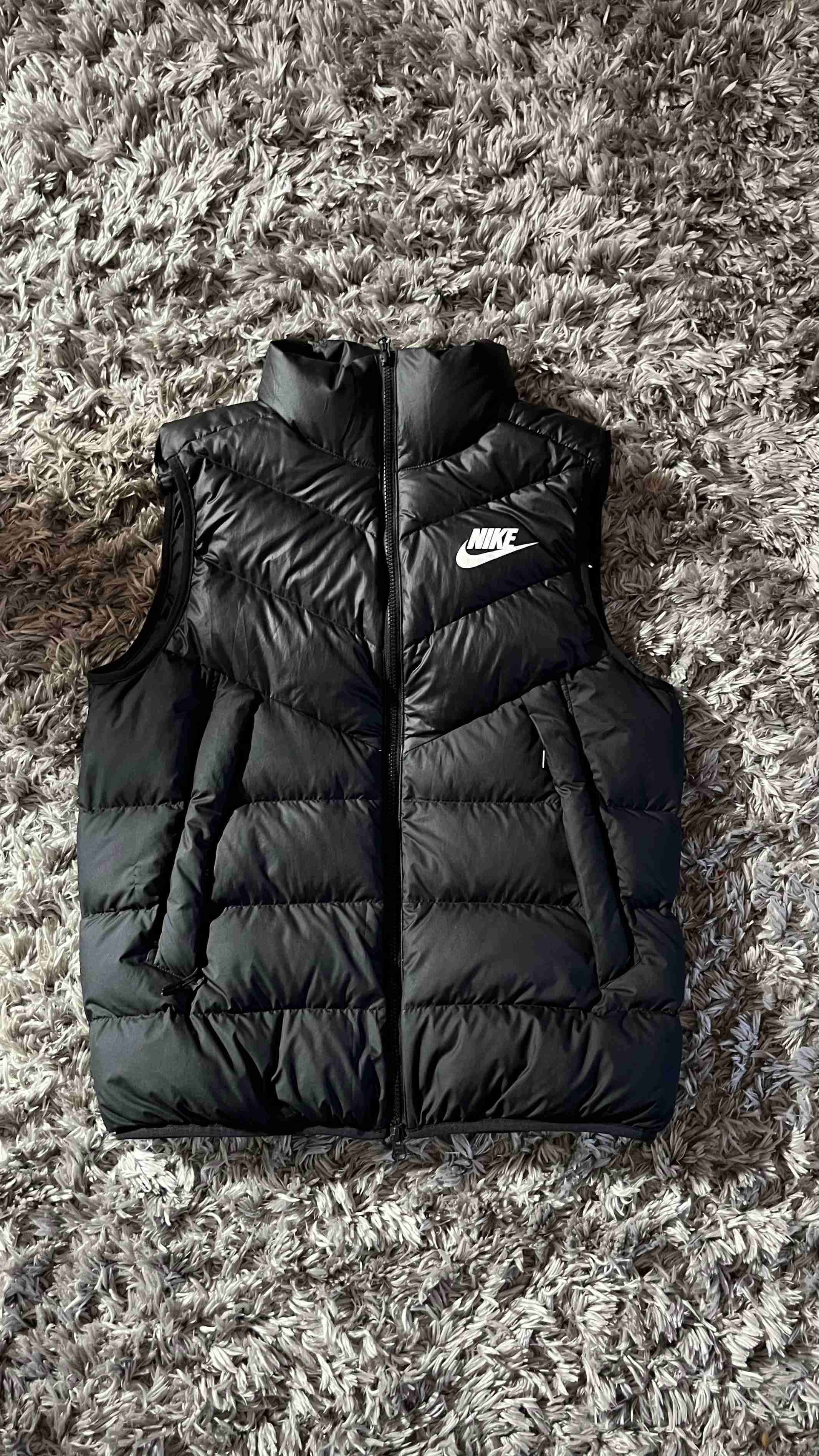 Chaleco negro Nike sin mangas