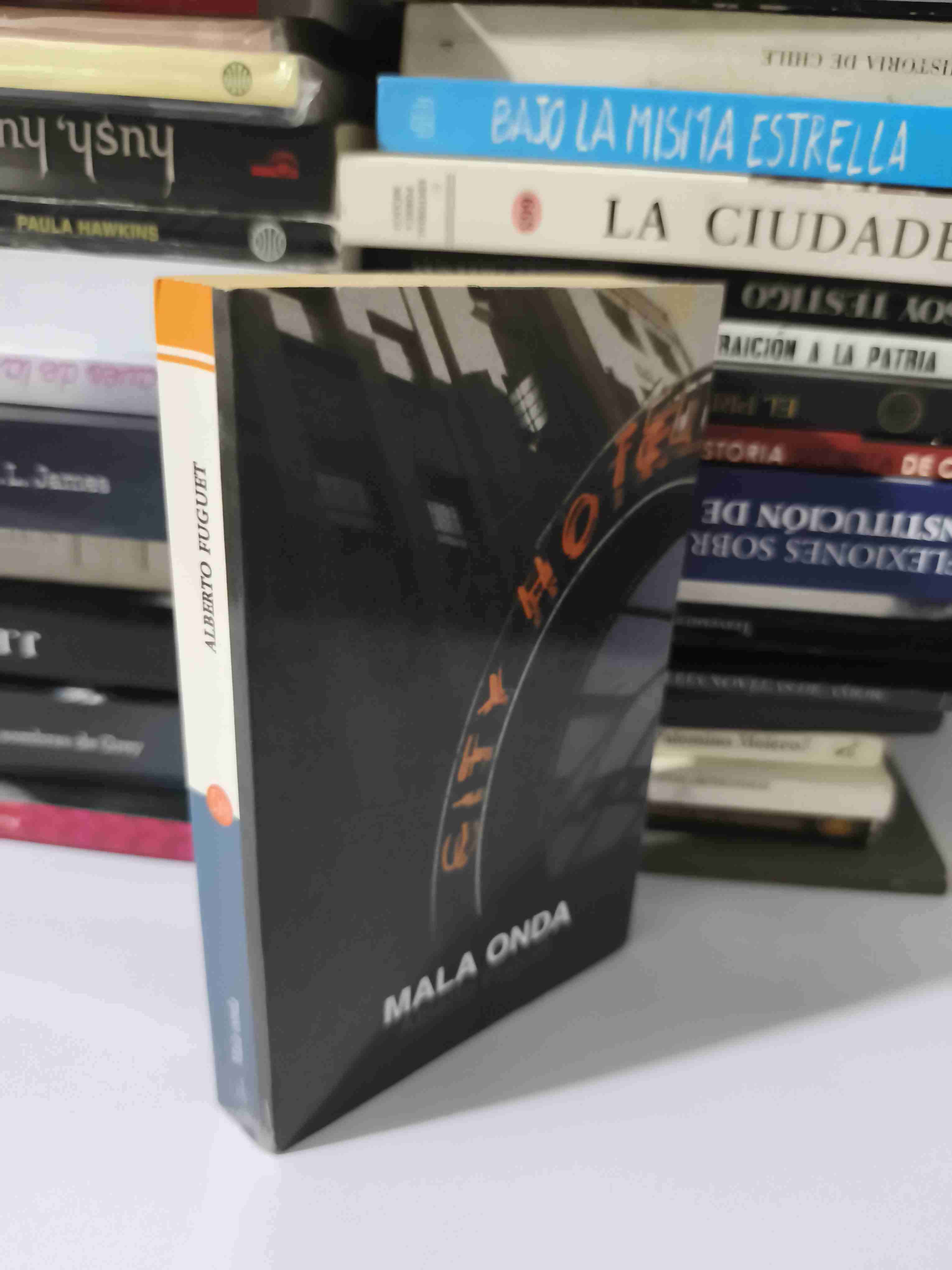 Libro 'Mala Onda' Alberto Fuguet - 2