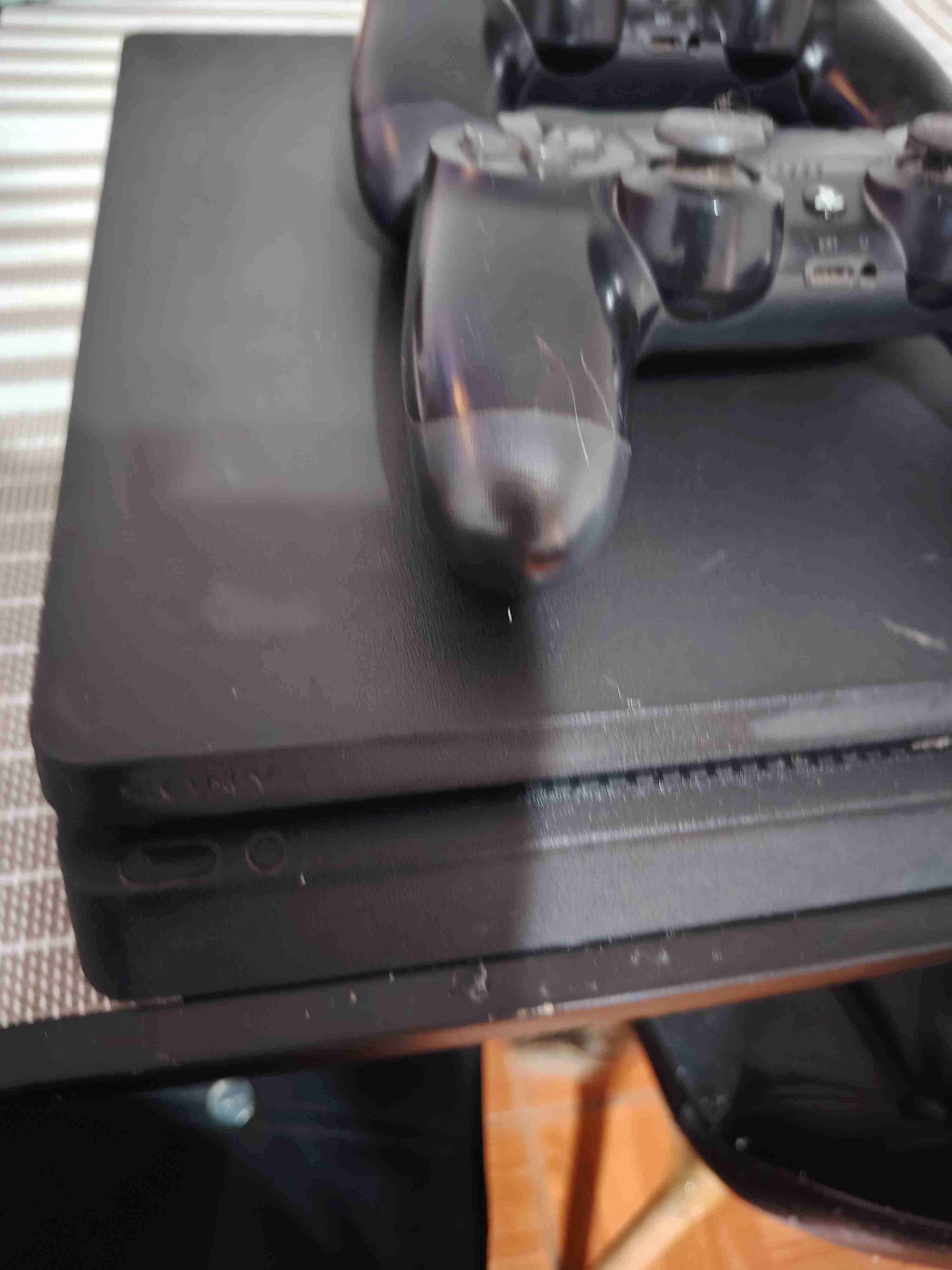 Consola PS4 con dos controles - miniatura 2