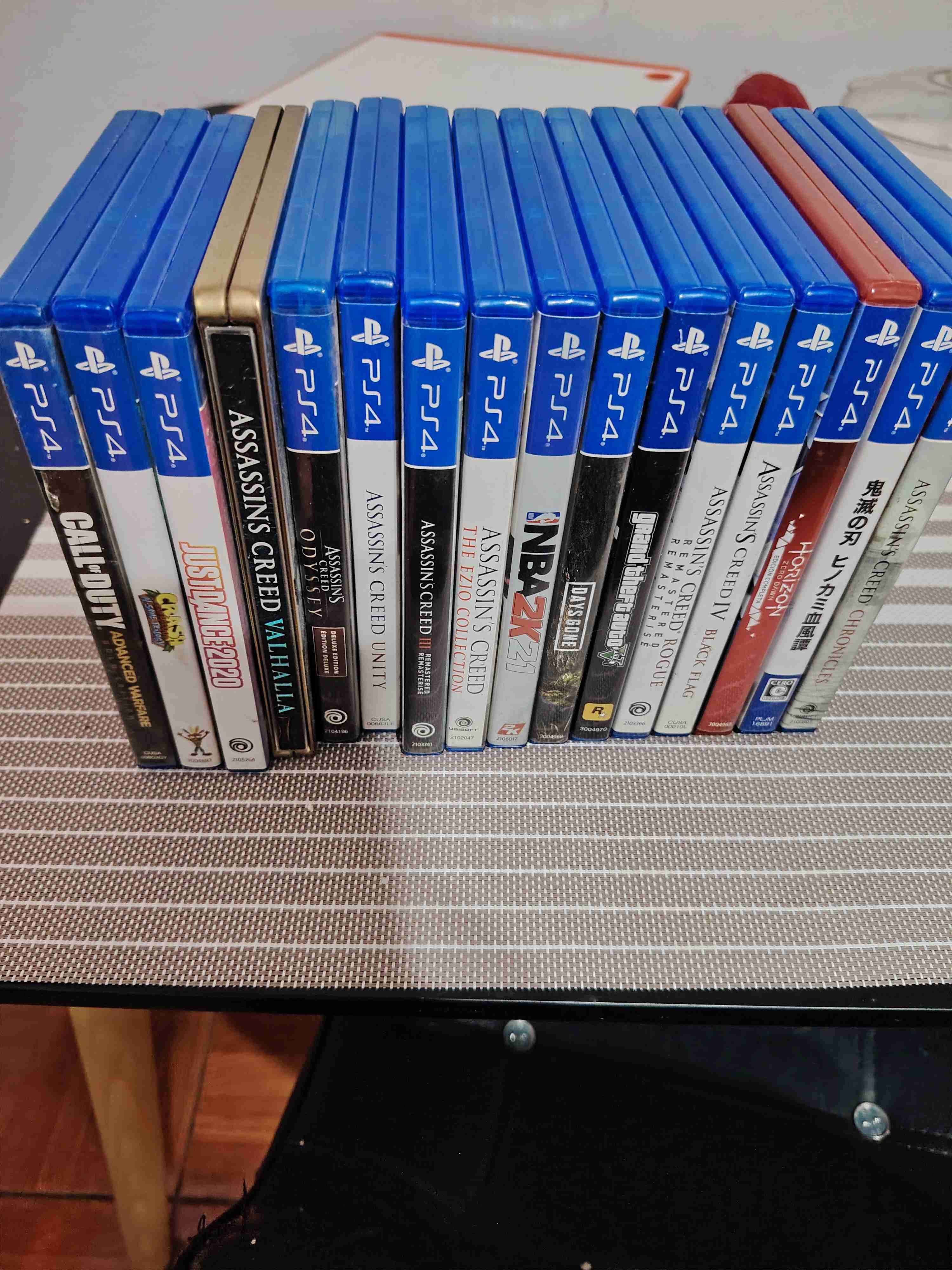 Consola PS4 con dos controles - miniatura 3