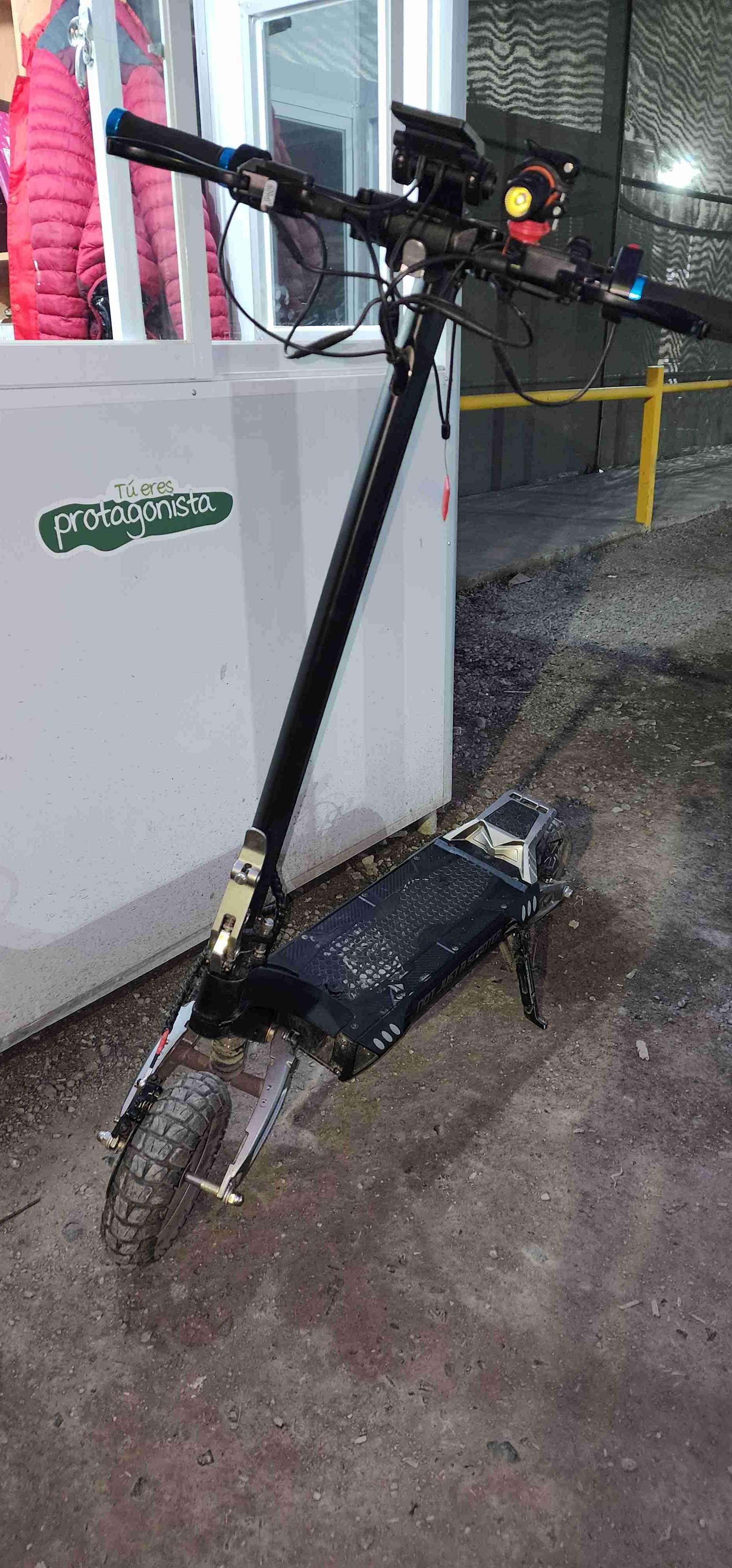 Scooter eléctrico negro