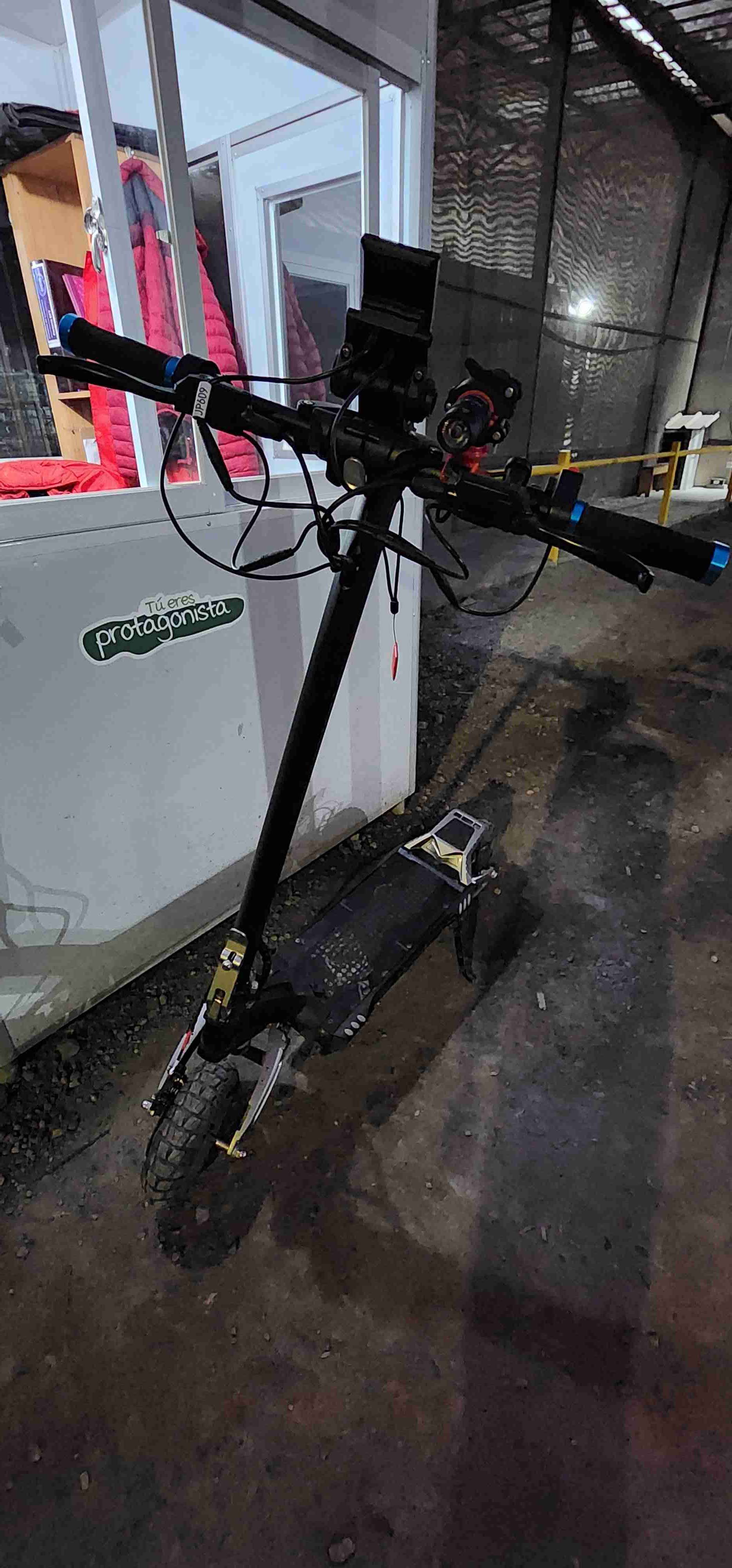 Scooter eléctrico negro - 6